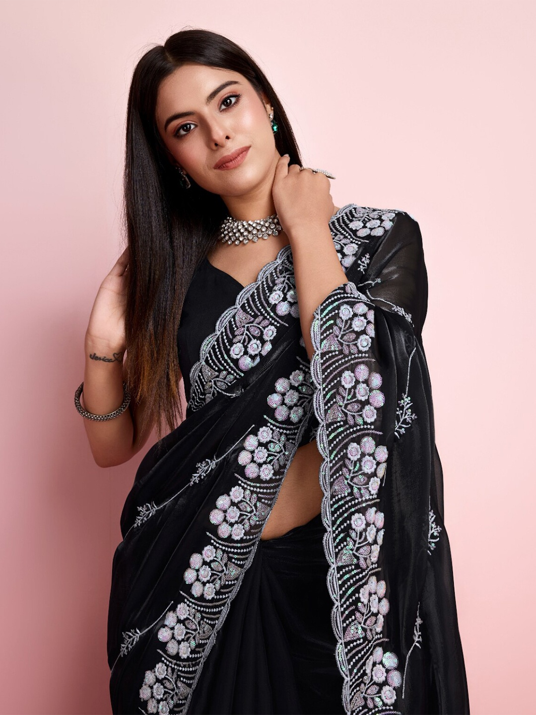 

VAIRAGEE Embellished Embroidered Saree, Black