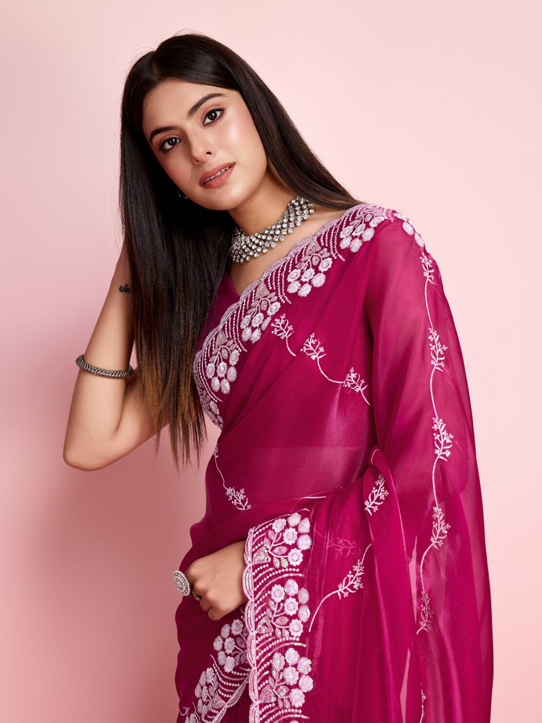 

VAIRAGEE Embellished Embroidered Saree, Pink