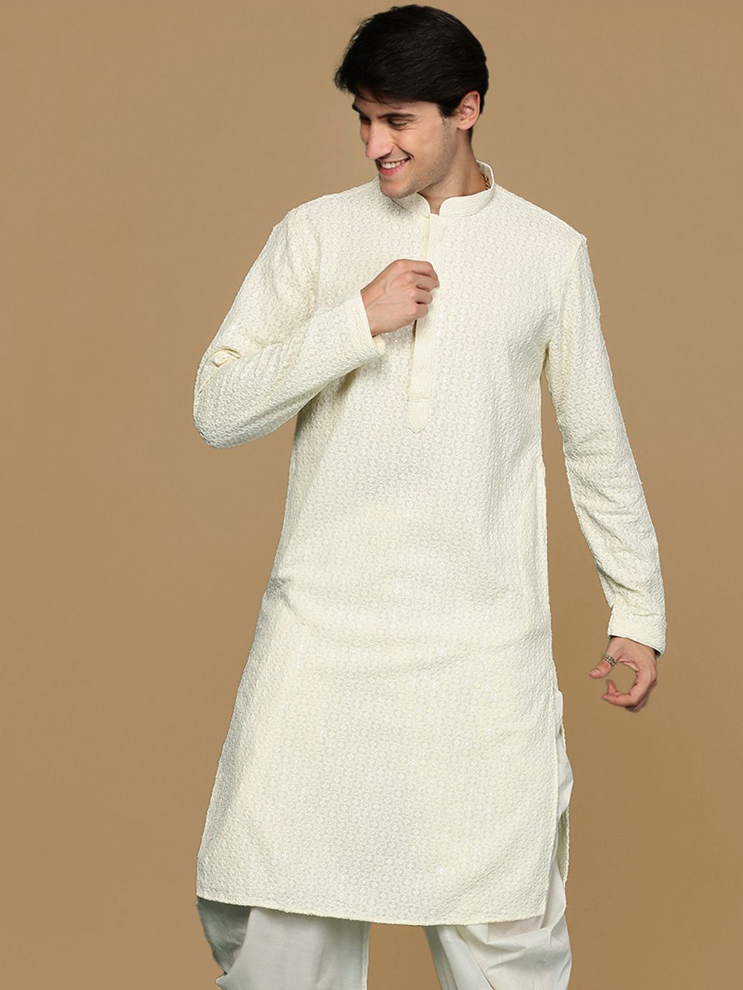

Sanwara Three-Quarter Sleeves Mandarin Collar Cotton Thread Work Kurta, Off white