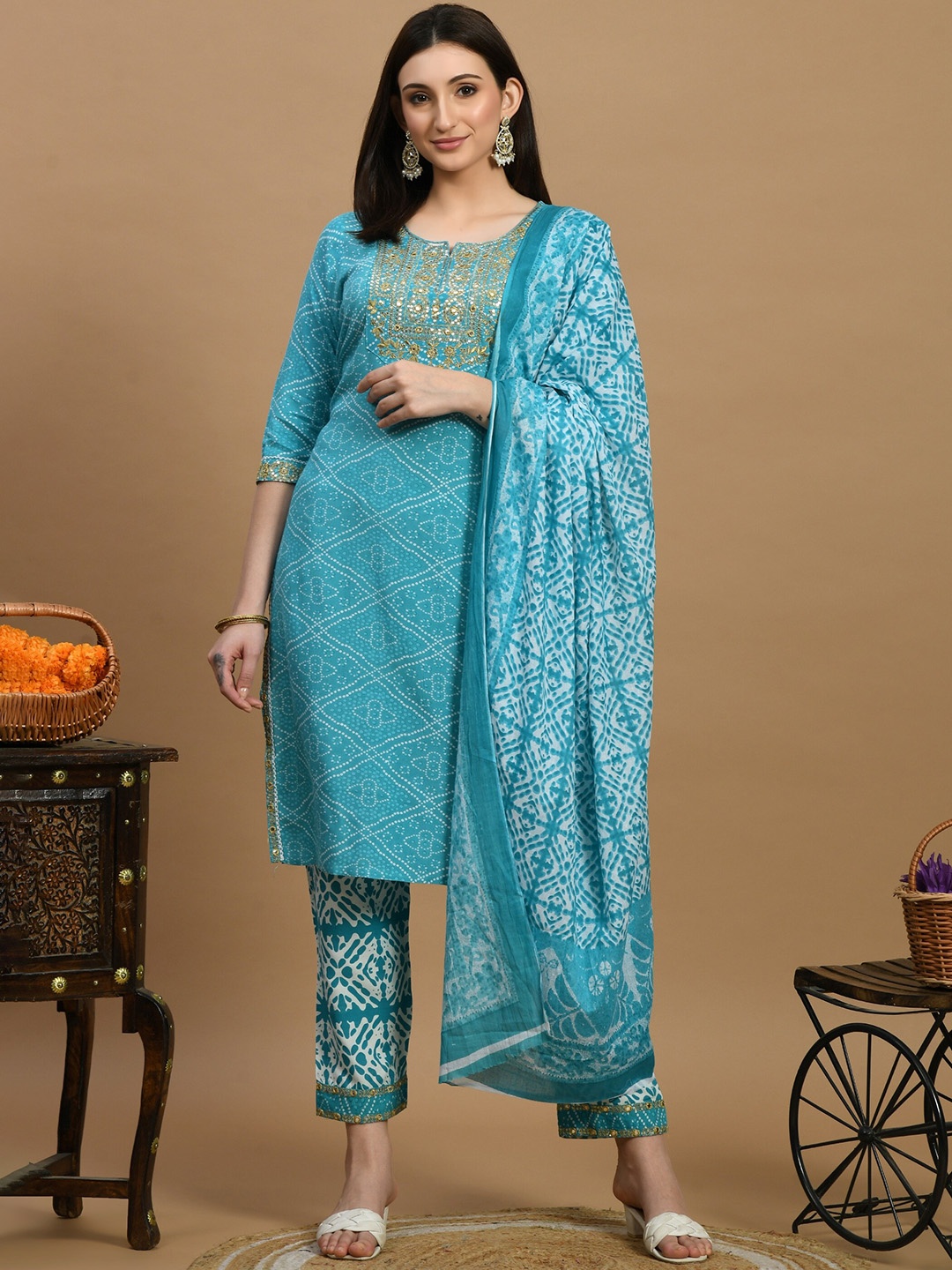 

VINDYAVASINI Floral Printed Regular Kurta with Trousers & With Dupatta, Blue