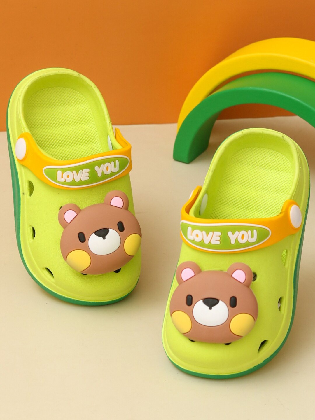 

Yellow Bee Boys Self Design Clogs, Green
