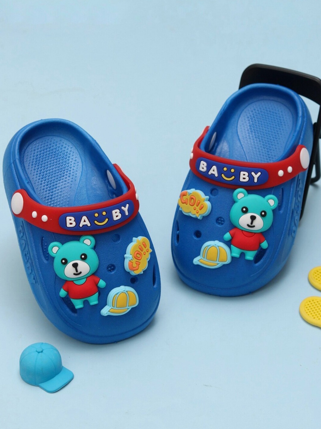 

Yellow Bee Boys Self Design Clogs, Blue
