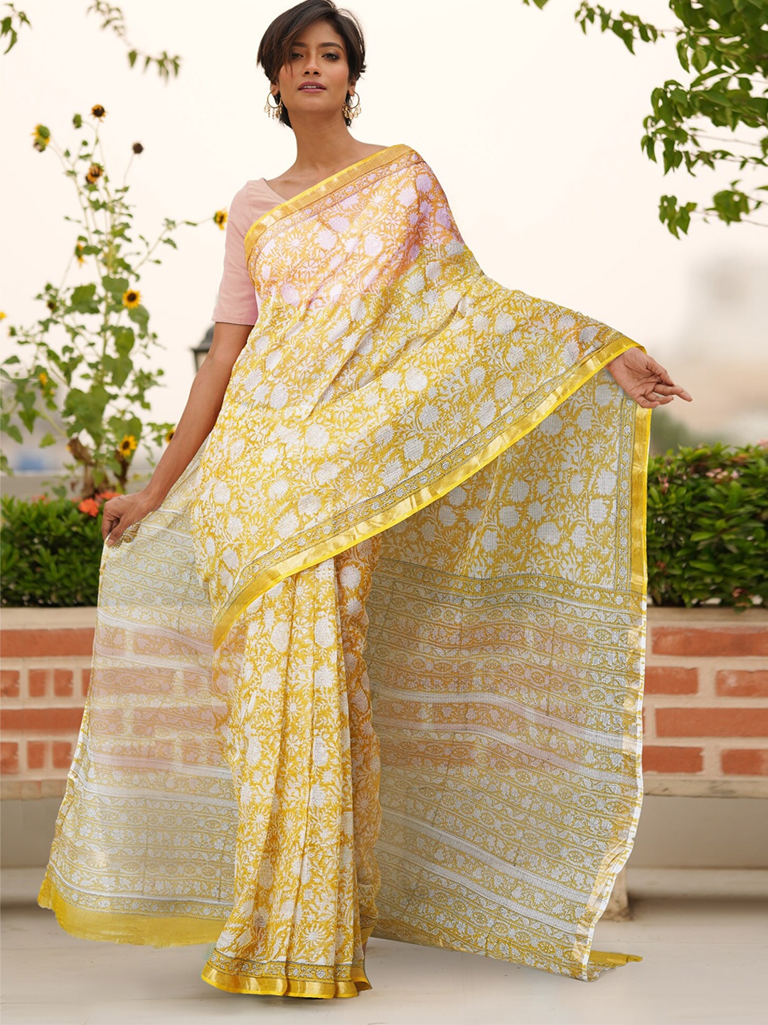 

Unnati Silks Ethnic Motifs Zari Silk Cotton Handloom Kota Saree, Yellow