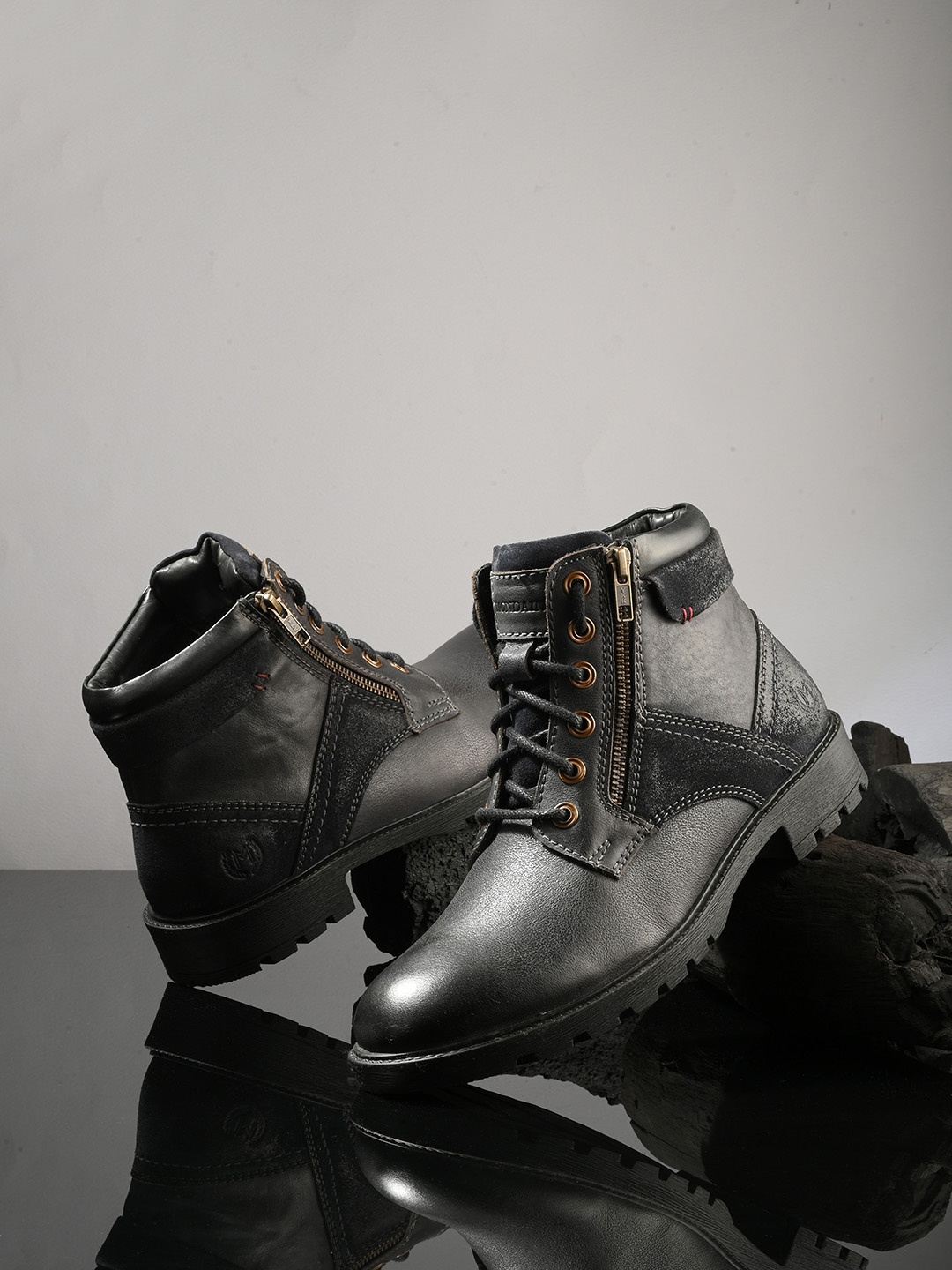 

MONDAIN Men Textured Leather Boots, Blue