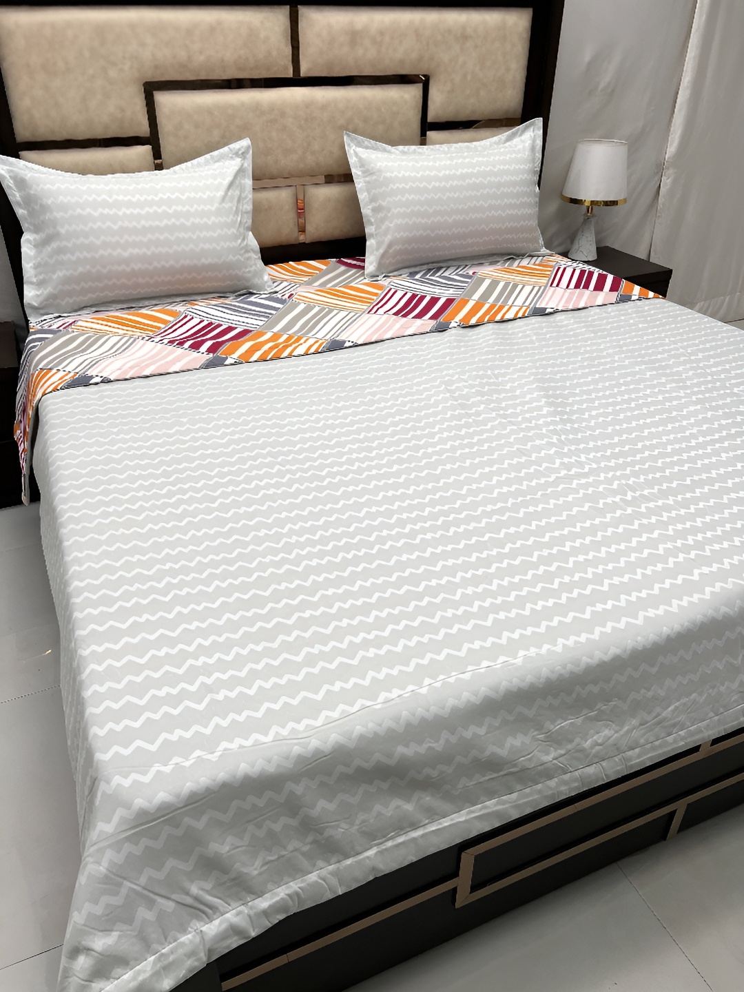 

Pure Decor Grey & Orange Geometric Cotton 4 Piece Double King Superfine Bedding Set