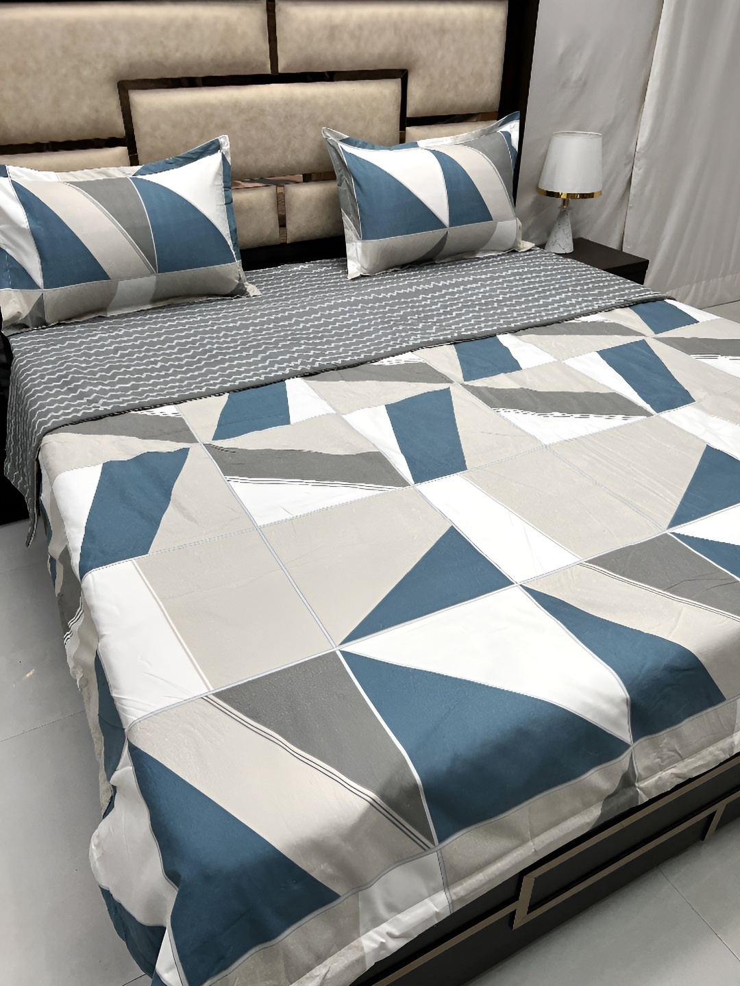

Pure Decor Blue & Grey Geometric Cotton 4 Piece Double King Superfine Bedding Set