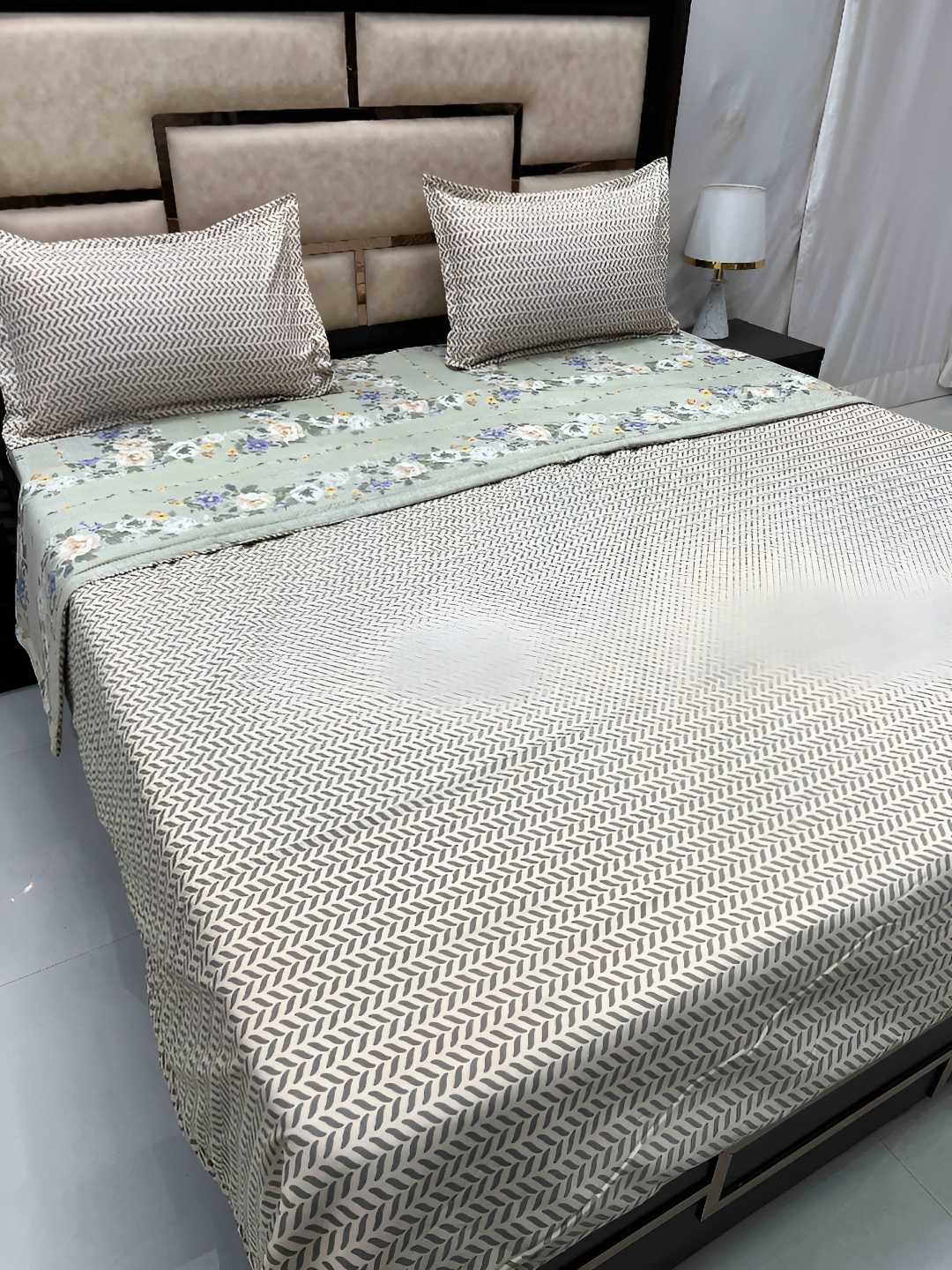 

Pure Decor Green & Grey Floral Cotton 4 Piece Double King Superfine Bedding Set