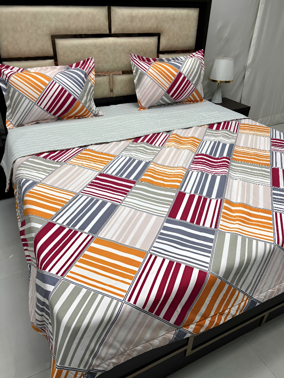 

Pure Decor Grey & Orange Geometric Cotton 4 Piece Double King Superfine Bedding Set