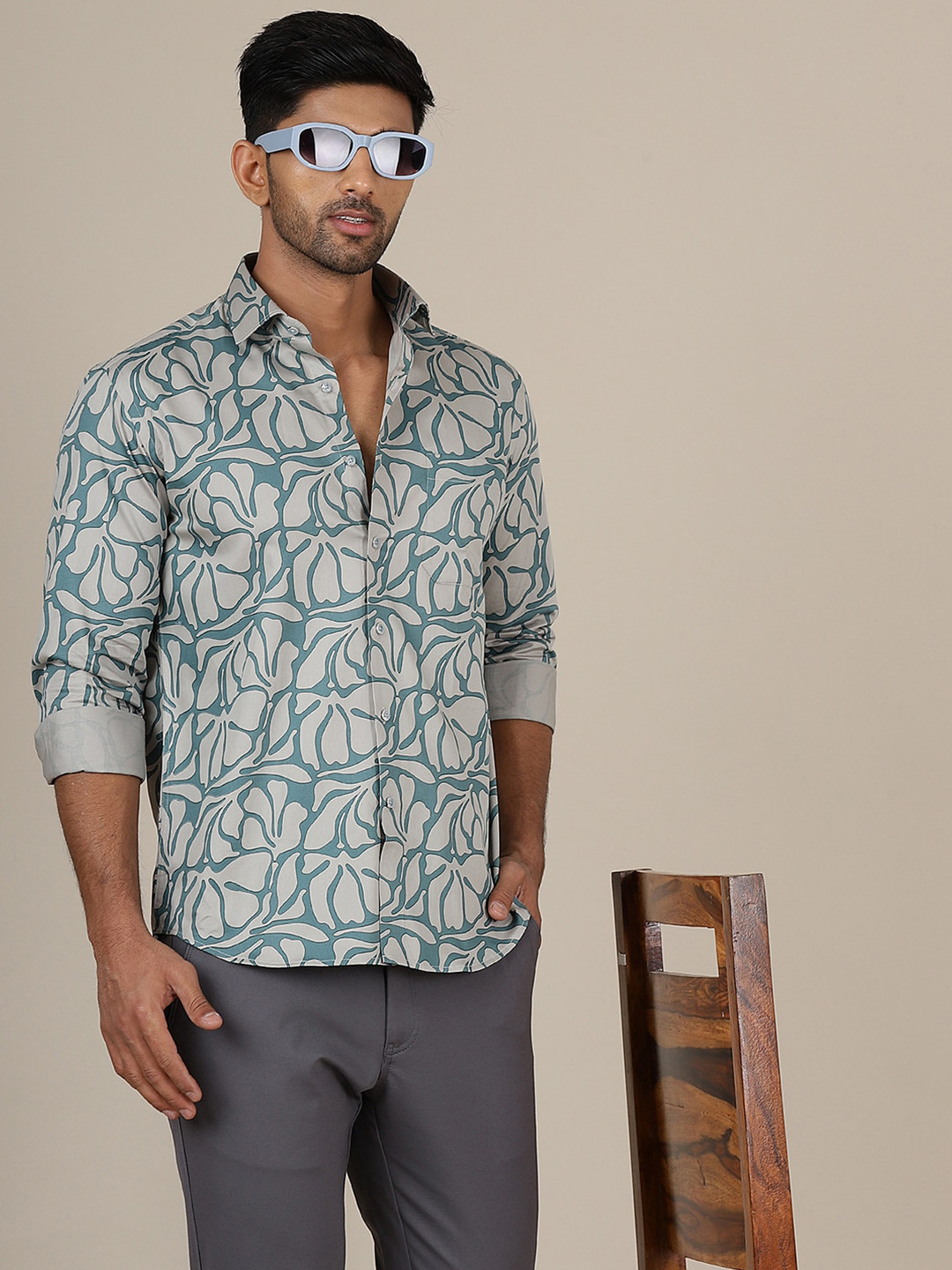 

Greenfibre Abstract Printed Cutaway Collar Cotton Slim Fit Shirt, Green