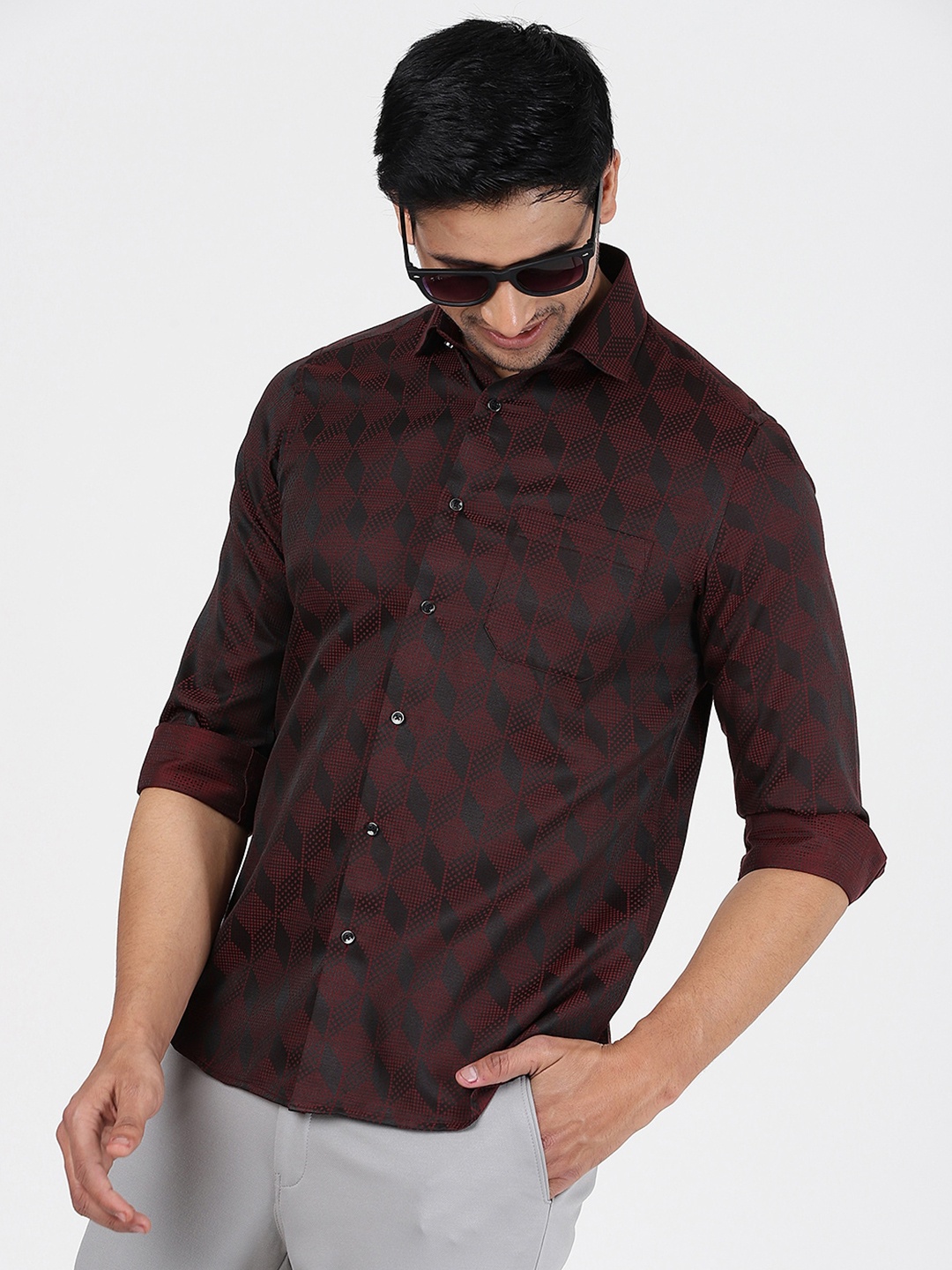 

Greenfibre Geometric Printed Cutaway Collar Cotton Slim Fit Shirt, Maroon