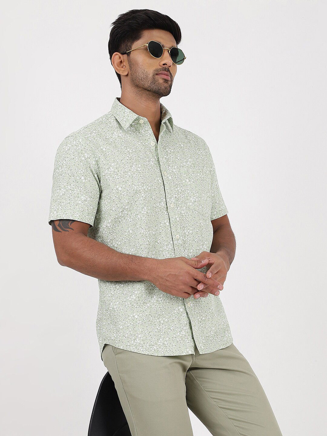 

Greenfibre Floral Printed Cutaway Collar Cotton Casual Shirt, Green