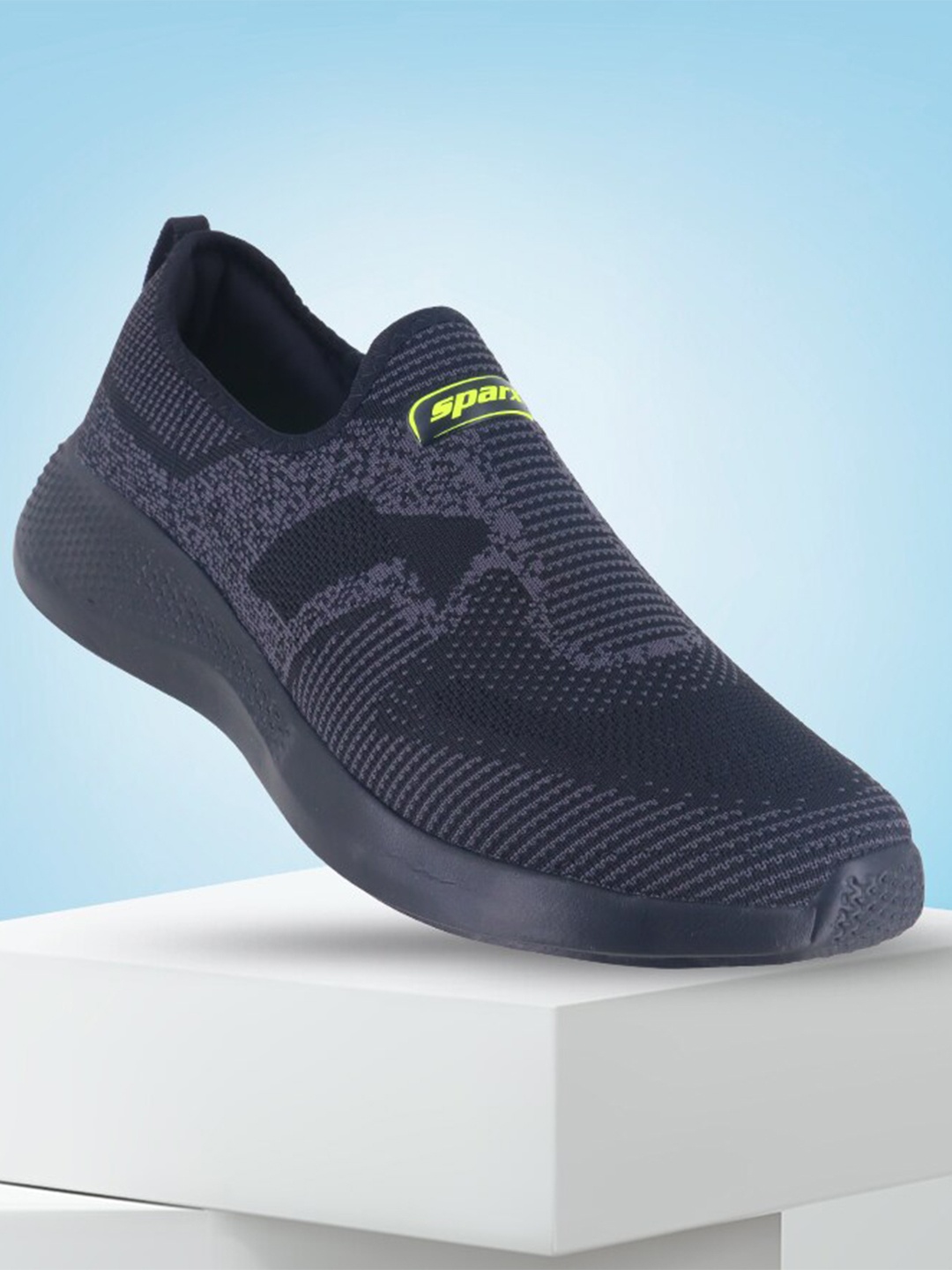 

Sparx Men Textured Walking Shoes, Black