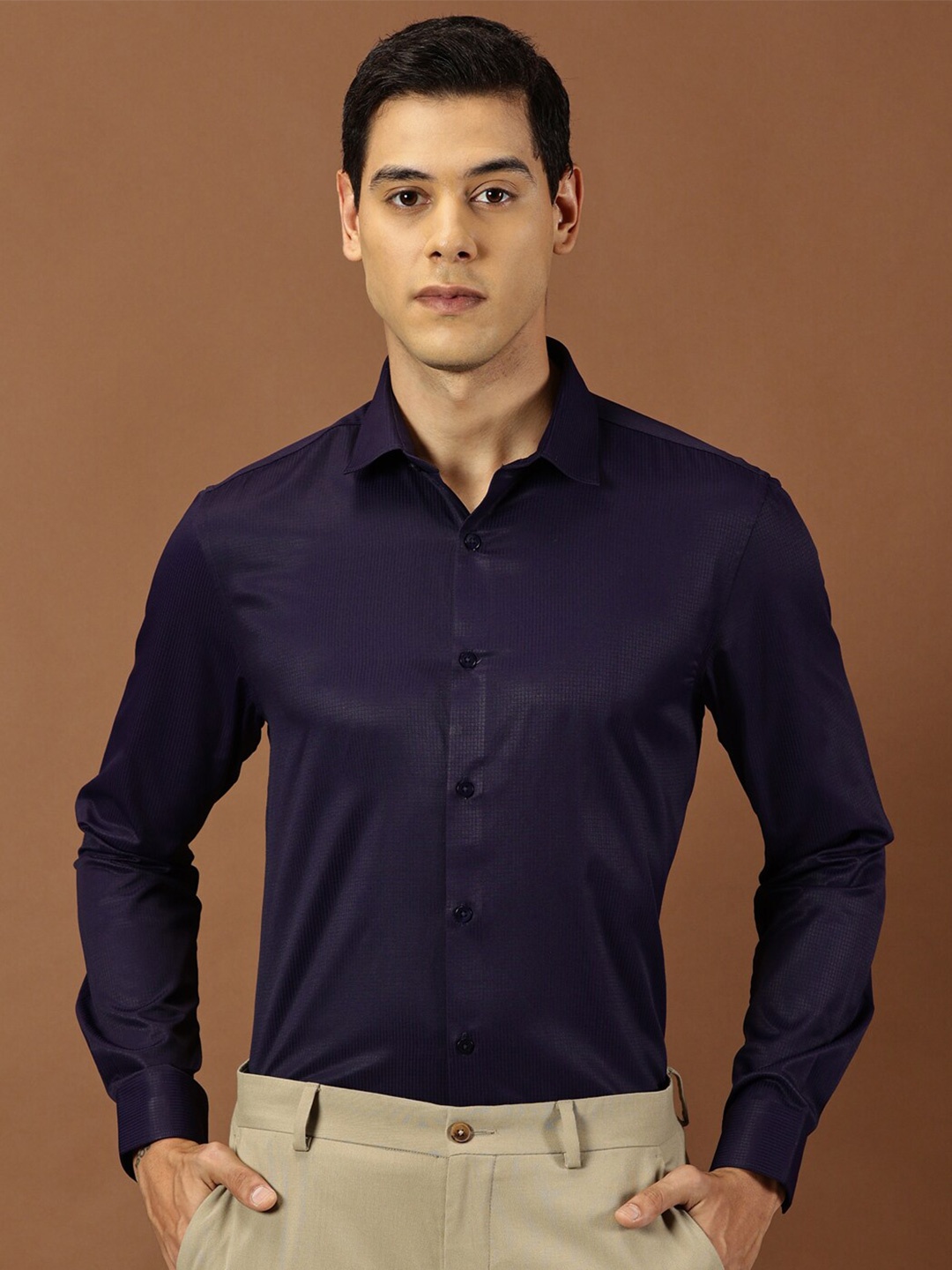 

INVICTUS Original Slim Fit Self Design Formal Shirt, Navy blue