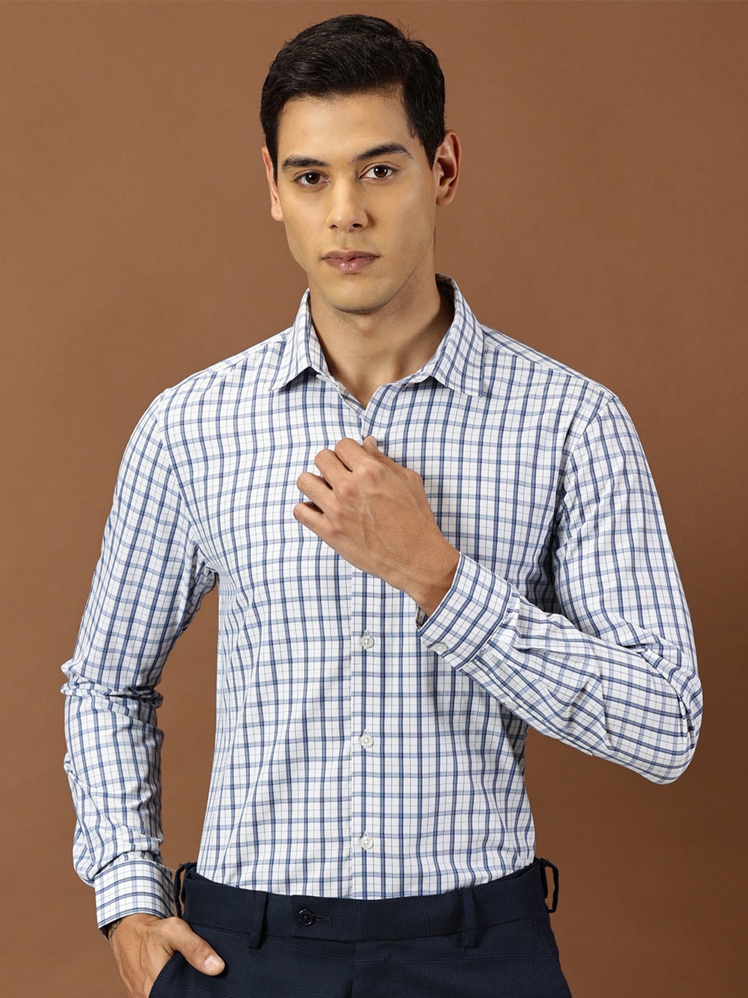 

INVICTUS Micro Checks Cutaway Collar Original Slim Fit Formal Shirt, Blue