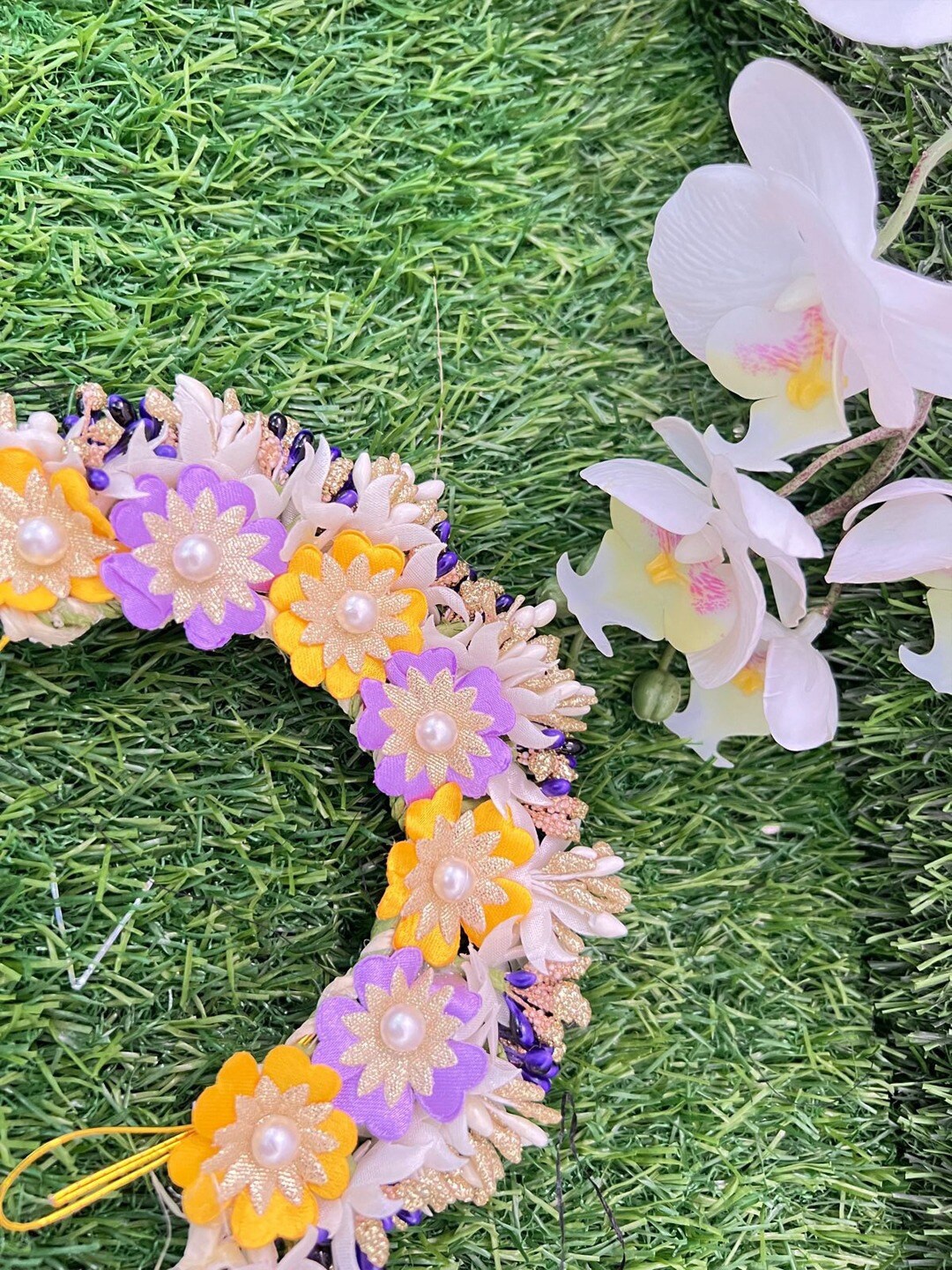 

VAGHBHATT Floral Hair Accessory Set, Yellow