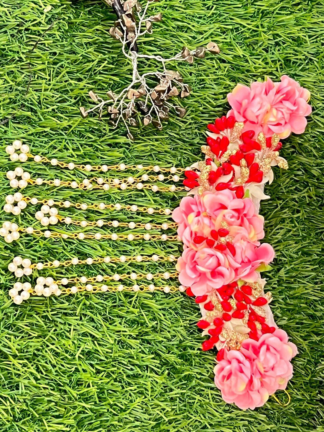 

VAGHBHATT Floral Hair Accessory Set, Red