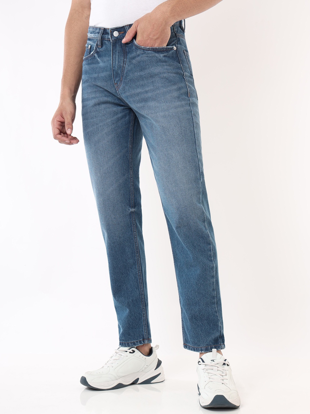 

Beyoung Men Clean Look Mid Rise Light Fade Cotton Jeans, Blue