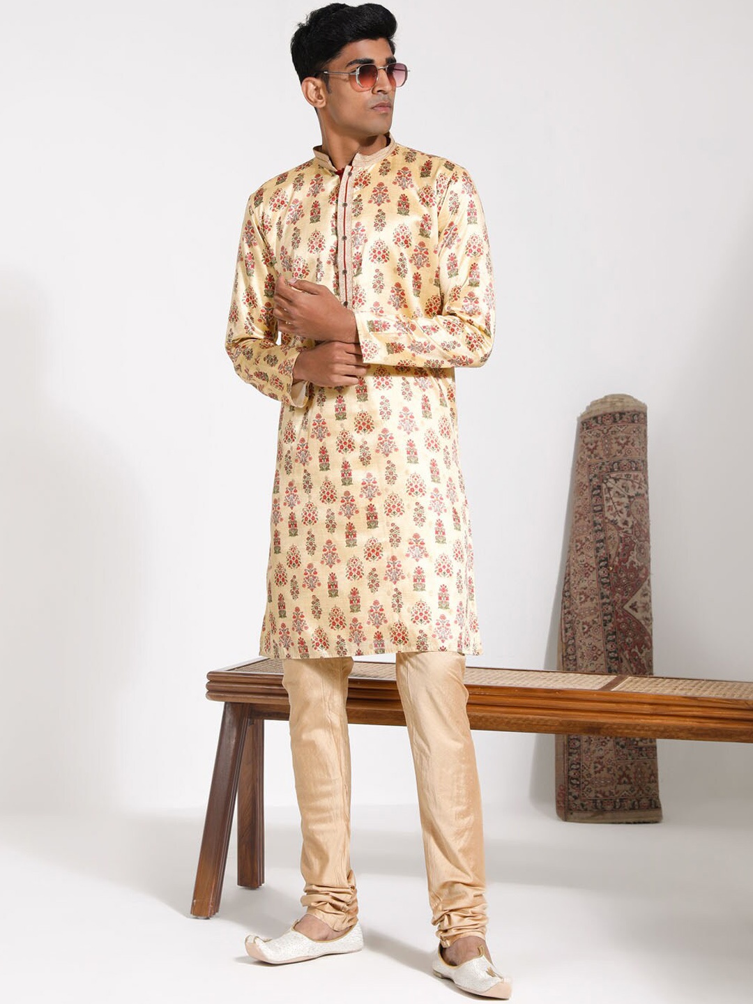 

VASTRAMAY Floral Printed Gotta Patti Mandarin Collar Silk Blend Kurta with Pyjamas, Yellow
