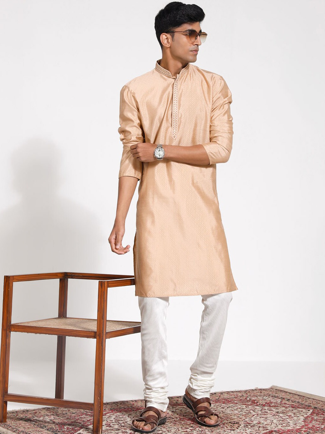 

VASTRAMAY Embroidered Thread Work Mandarin Collar Silk Blend Straight Kurta with Pyjamas, Rose gold