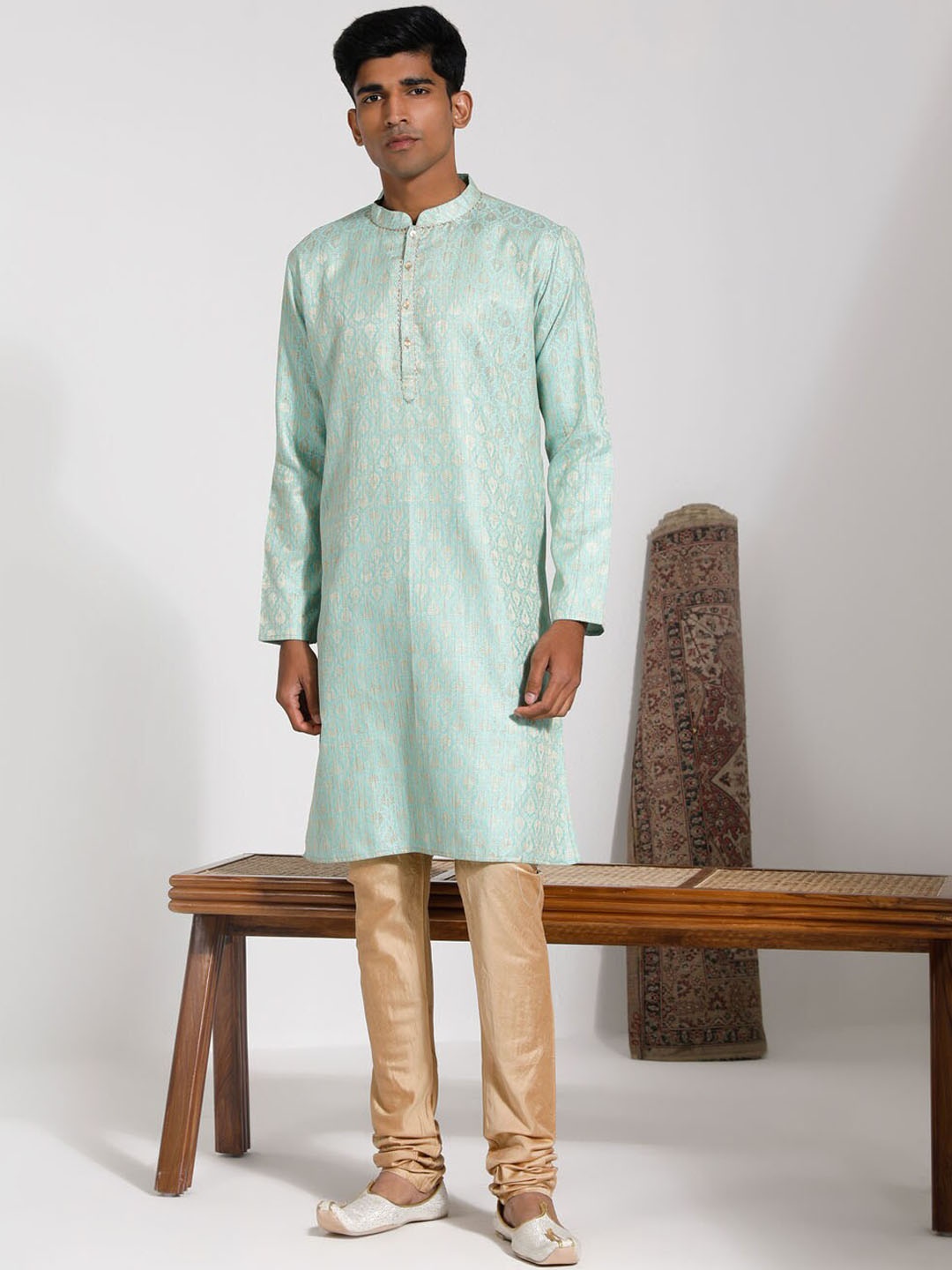 

VASTRAMAY Floral Printed Mandarin Collar Woven Design Zari Straight Kurta with Pyjamas, Green