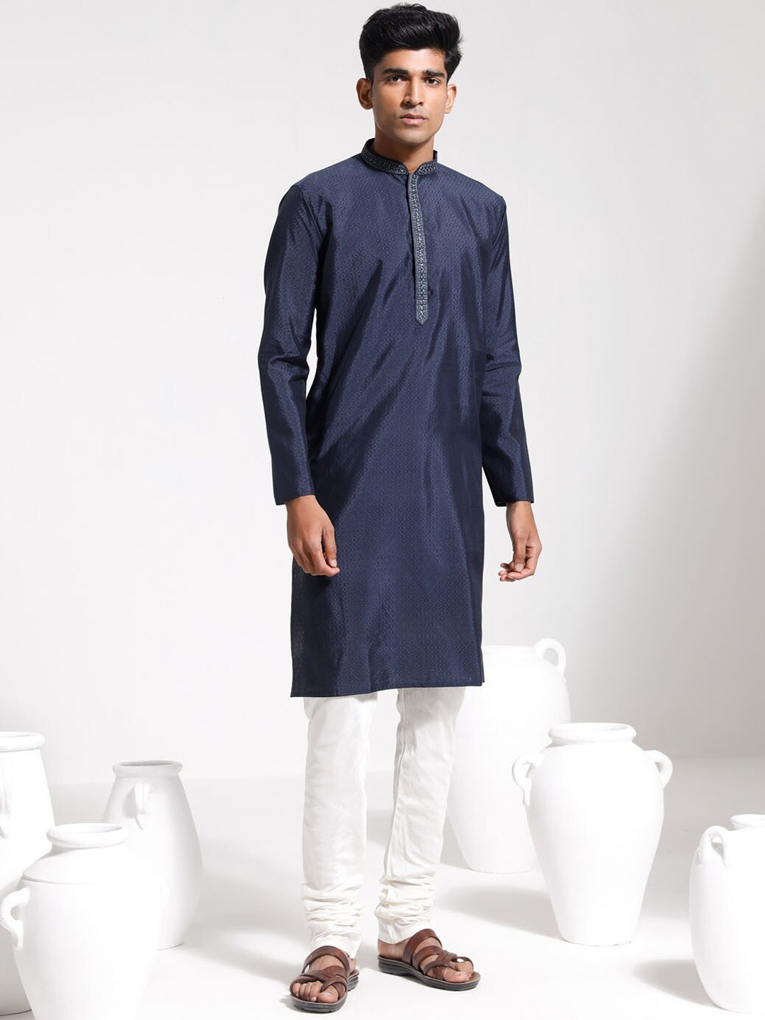 

VASTRAMAY Men Ethnic Motifs Embroidered Regular Thread Work Kurta with Churidar, Navy blue