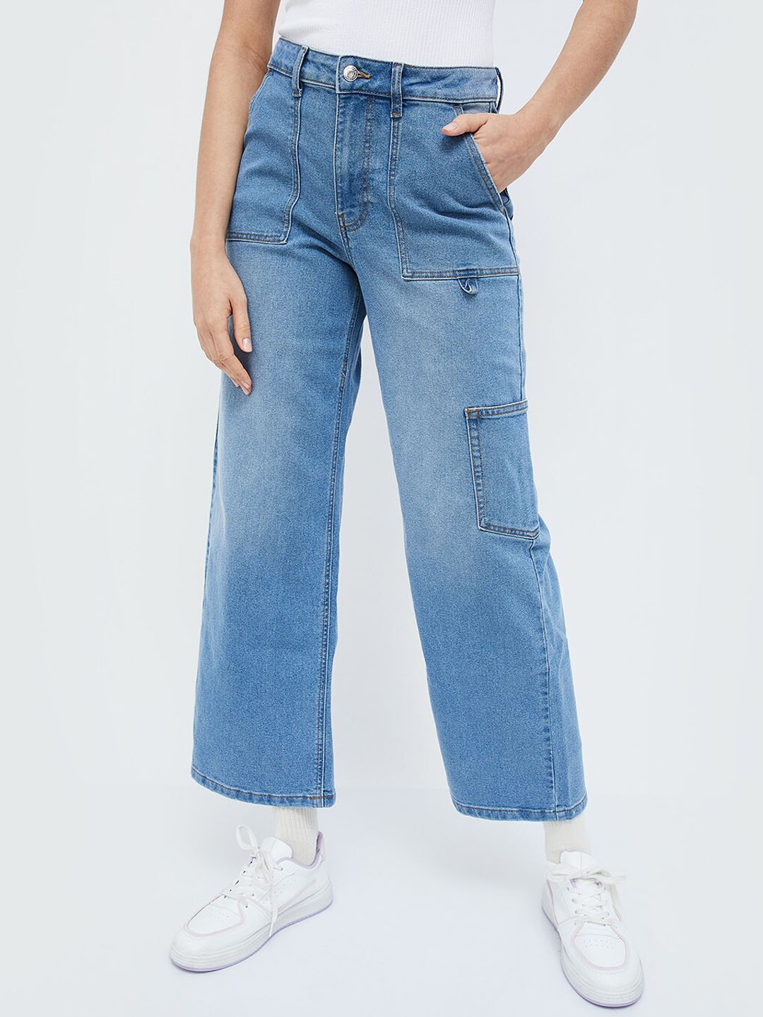 

Ginger by Lifestyle Women Straight Fit Clean Look Light Fade Cropped Cargo Jeans, Blue