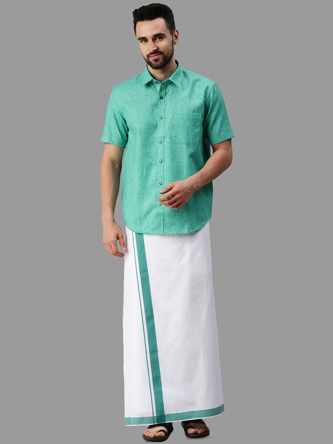 

Ramraj Cotton Half Sleeve Shirt & Matching Dhoti, Green