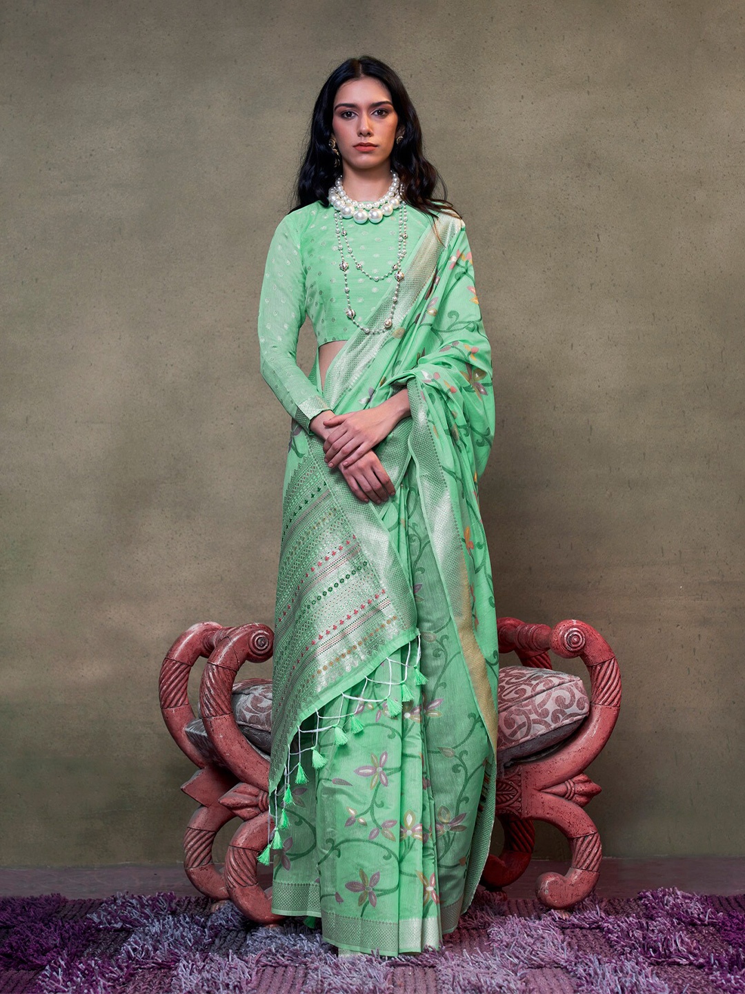 

elora Floral Motifs Zari Pure Cotton Jamdani Saree, Green