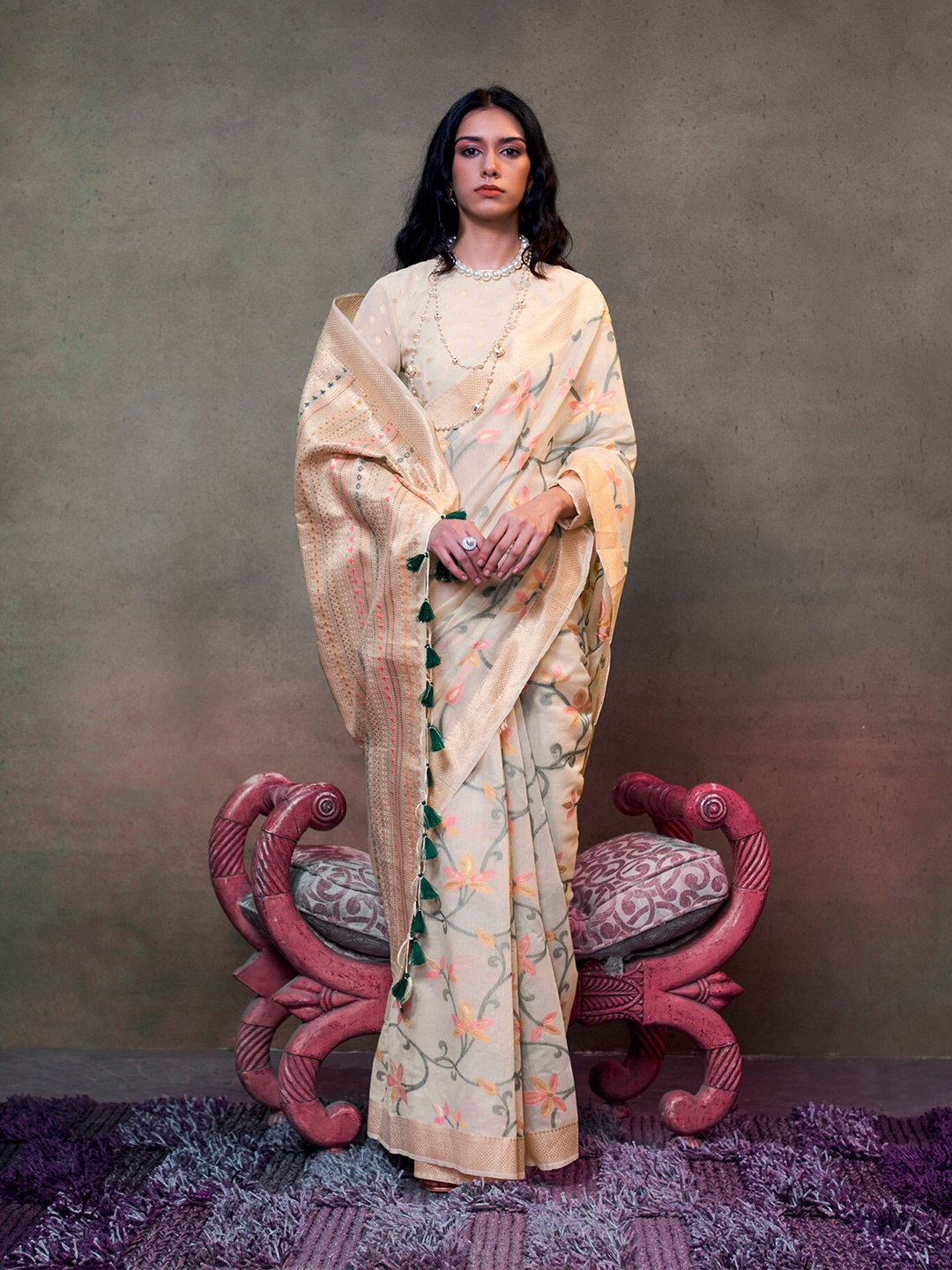

elora Ethnic Motifs Zari Pure Cotton Jamdani Saree, Beige