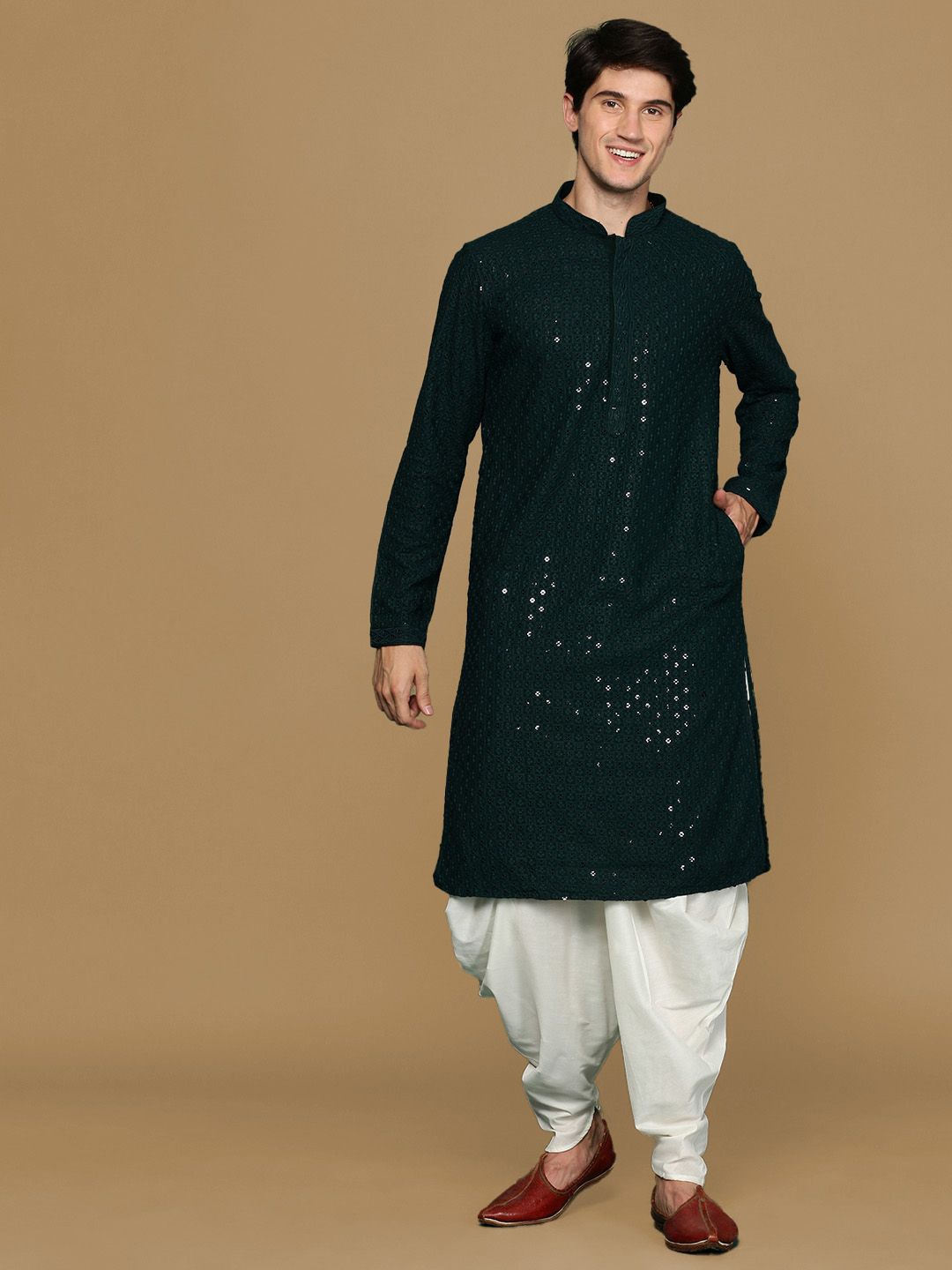 

Sanwara Geometric Embroidered Mandarin Collar Straight Chikankari Kurta With Dhoti Pants, Green