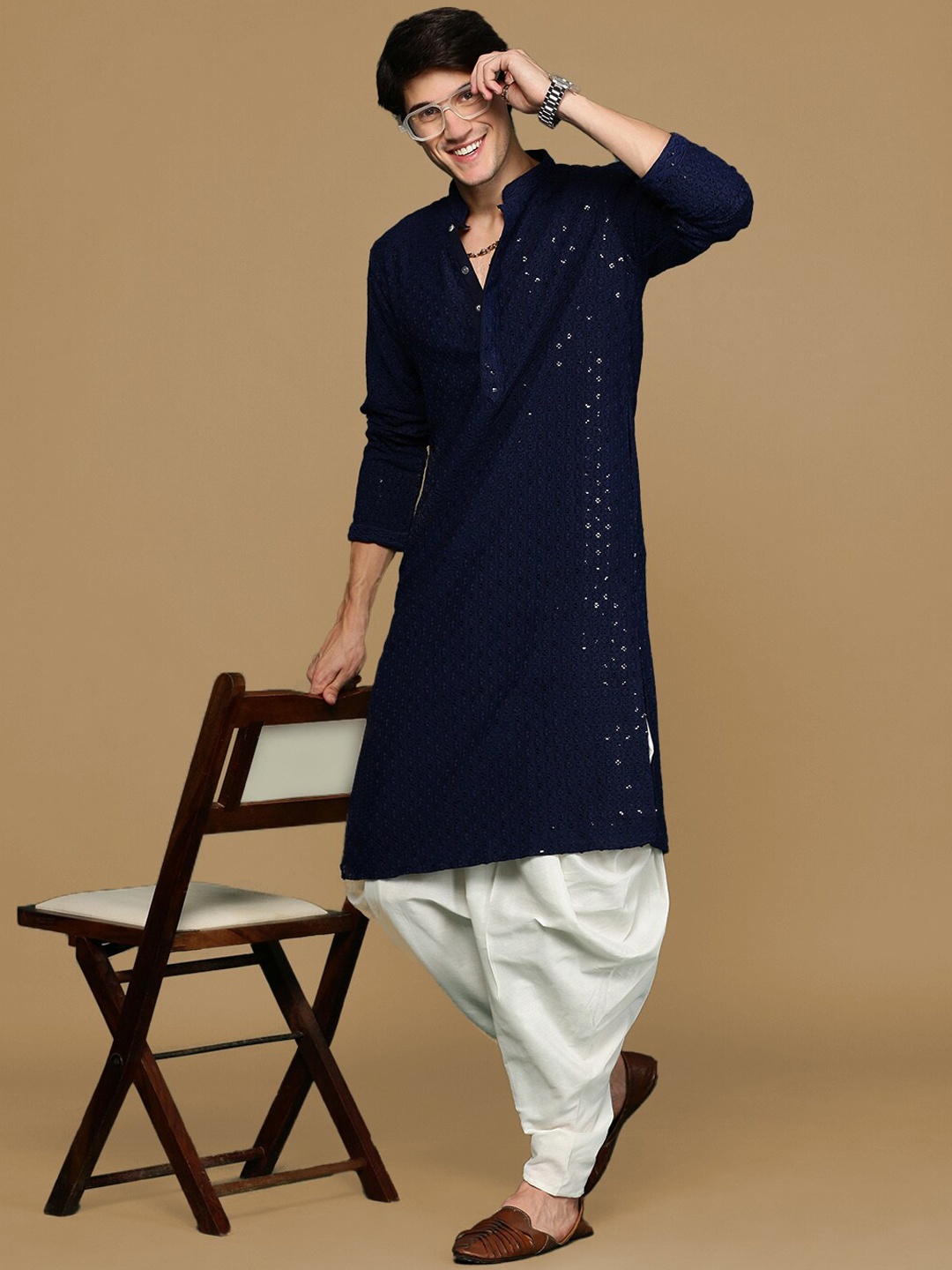

Sanwara Geometric Embroidered Mandarin Collar Straight Chikankari Kurta With Dhoti Pants, Blue