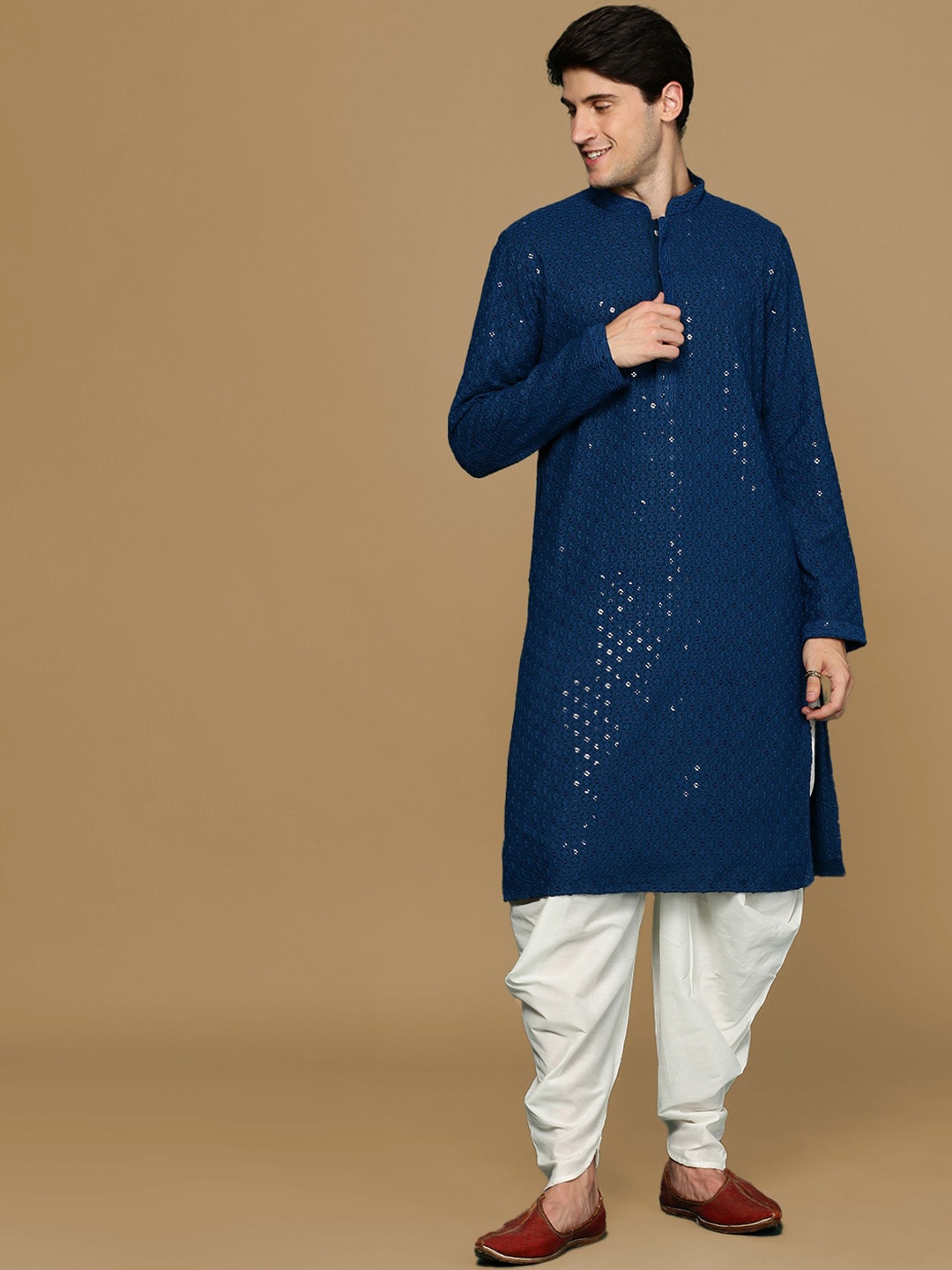 

Sanwara Geometric Embroidered Mandarin Collar Straight Chikankari Kurta With Dhoti Pants, Blue