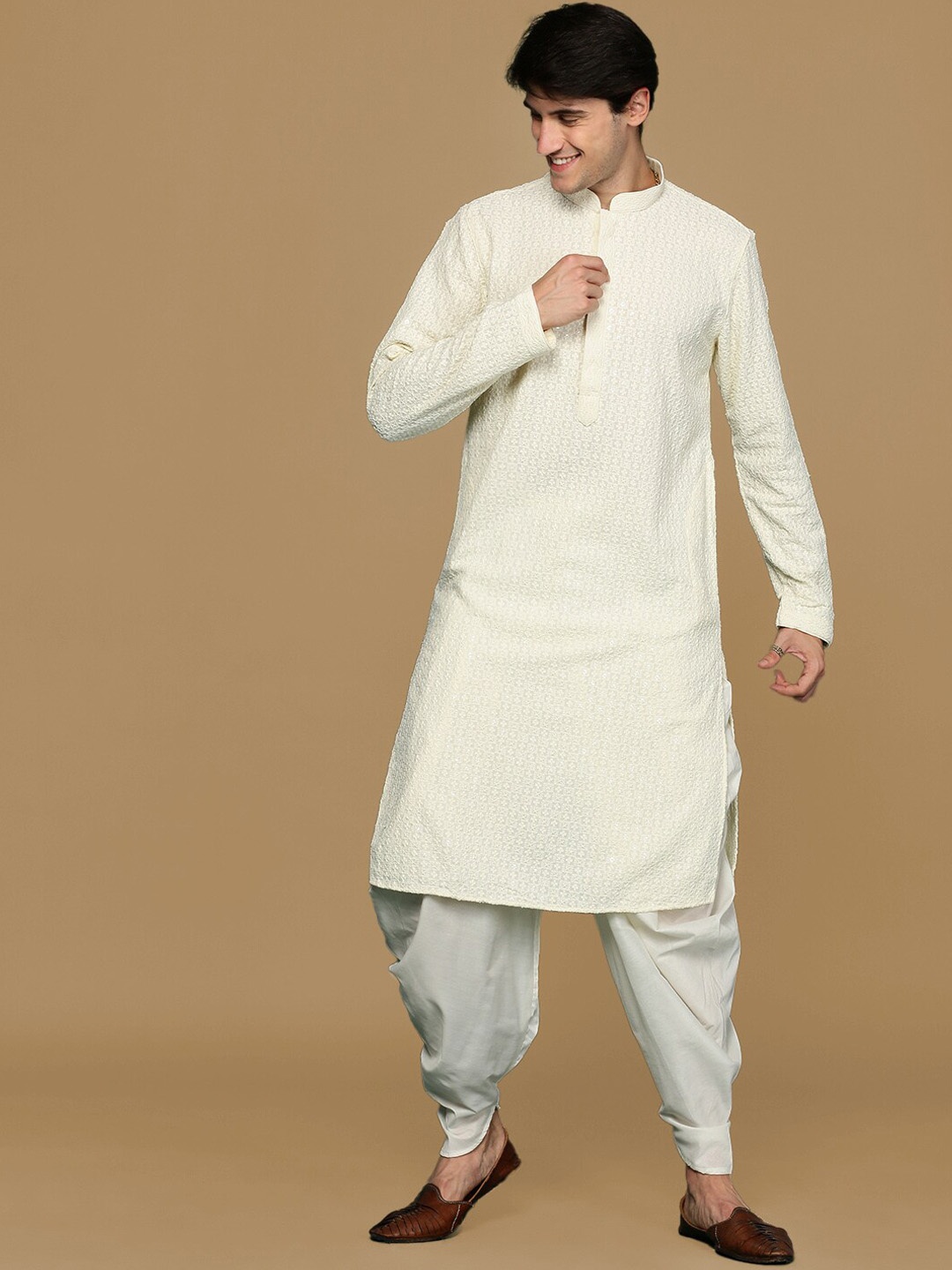 

Sanwara Geometric Embroidered Mandarin Collar Straight Chikankari Kurta With Dhoti Pants, Off white