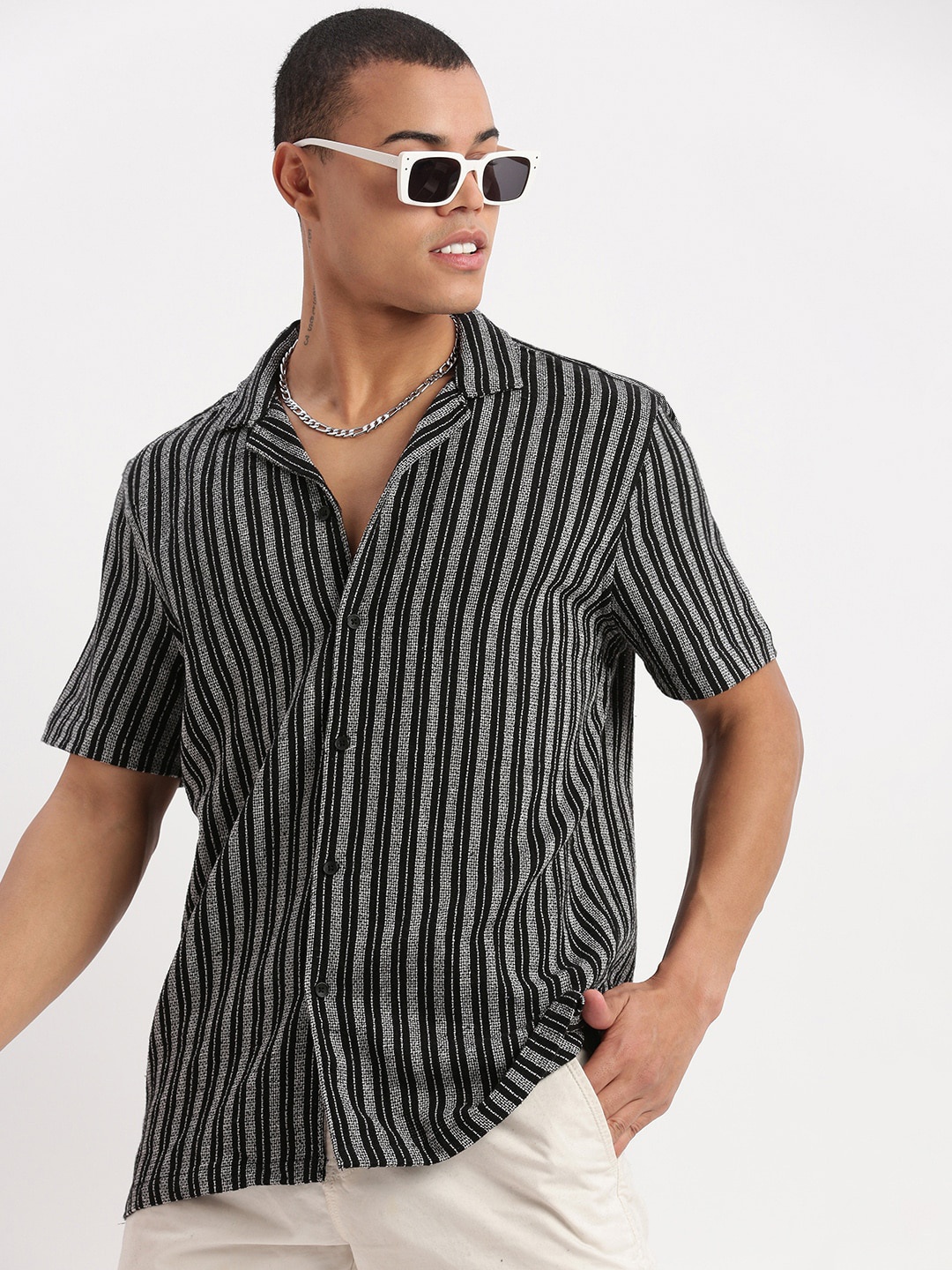 

SHOWOFF Standard Relaxed Fit Striped Cotton Casual Shirt, Black