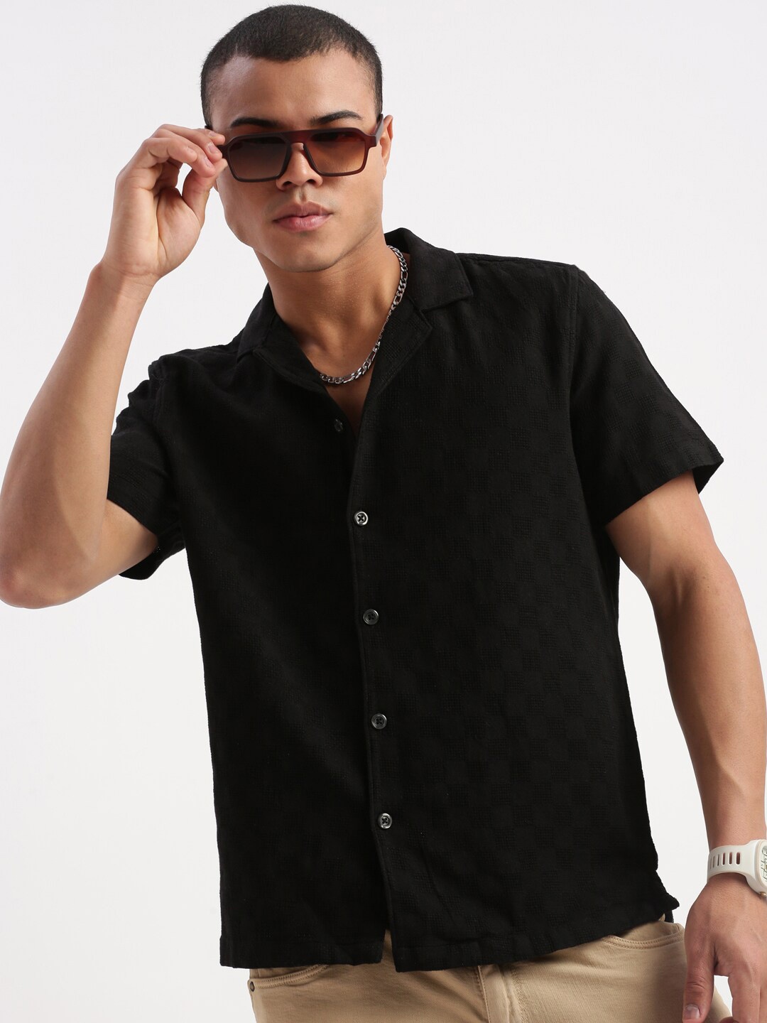 

SHOWOFF Premium Relaxed Fit Spread Collar Short Sleeves Cotton Casual Shirt, Black