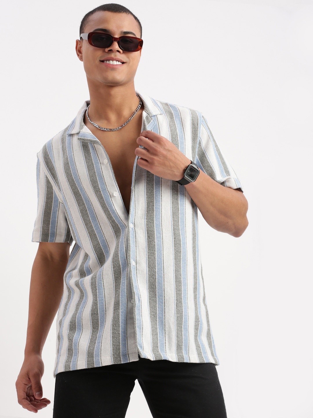 

SHOWOFF Standard Relaxed Fit Vertical Stripes Cuban Collar Cotton Casual Shirt, White