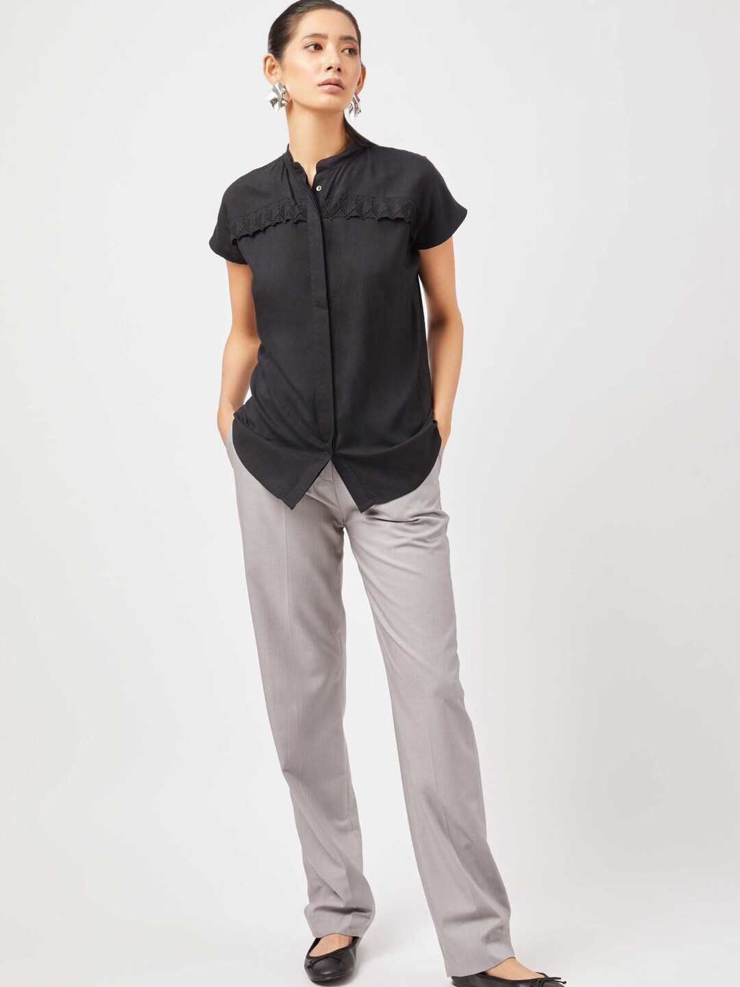 

Contemponari Lace Frills Mandarin Collar Regular sleeves Top with Trousers, Black