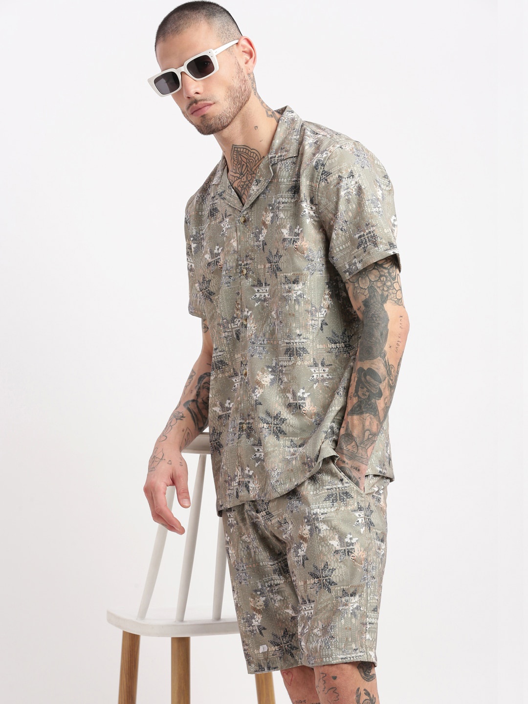 

SHOWOFF Abstract Printed Cuban Collar Shirt & Shorts, Green