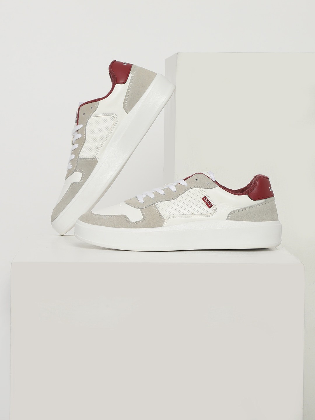 

Levis Men Colourblocked Round Toe Orthotic Friendly Sneakers, White