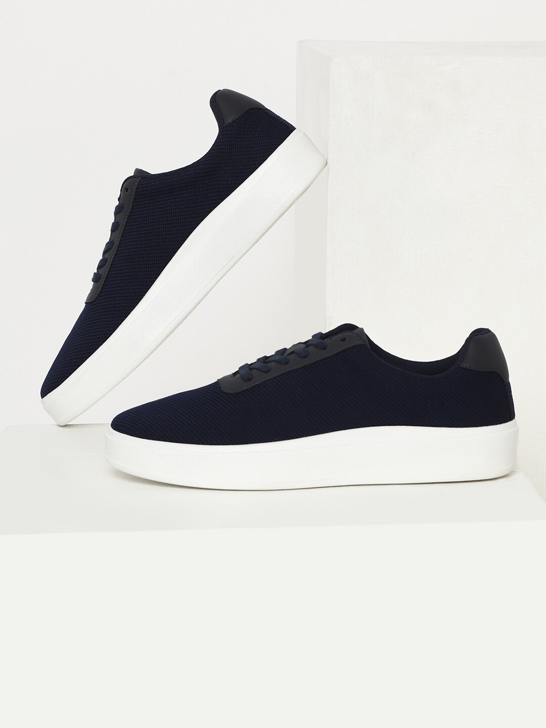 

Levis Men Round Toe Orthotic Friendly Sneakers, Blue