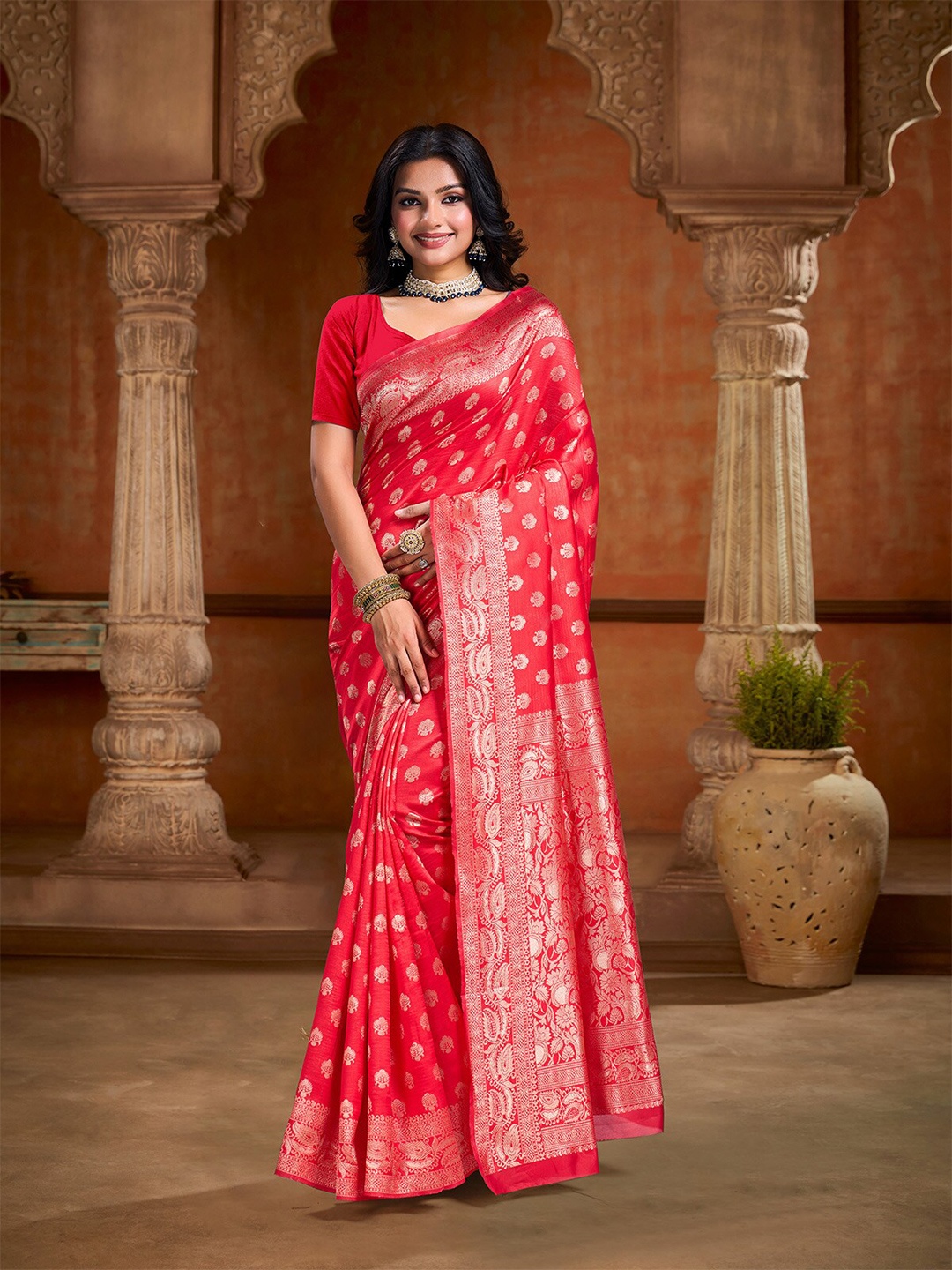 

Mitera Ethnic Motifs Zari Art Silk Banarasi Saree, Red