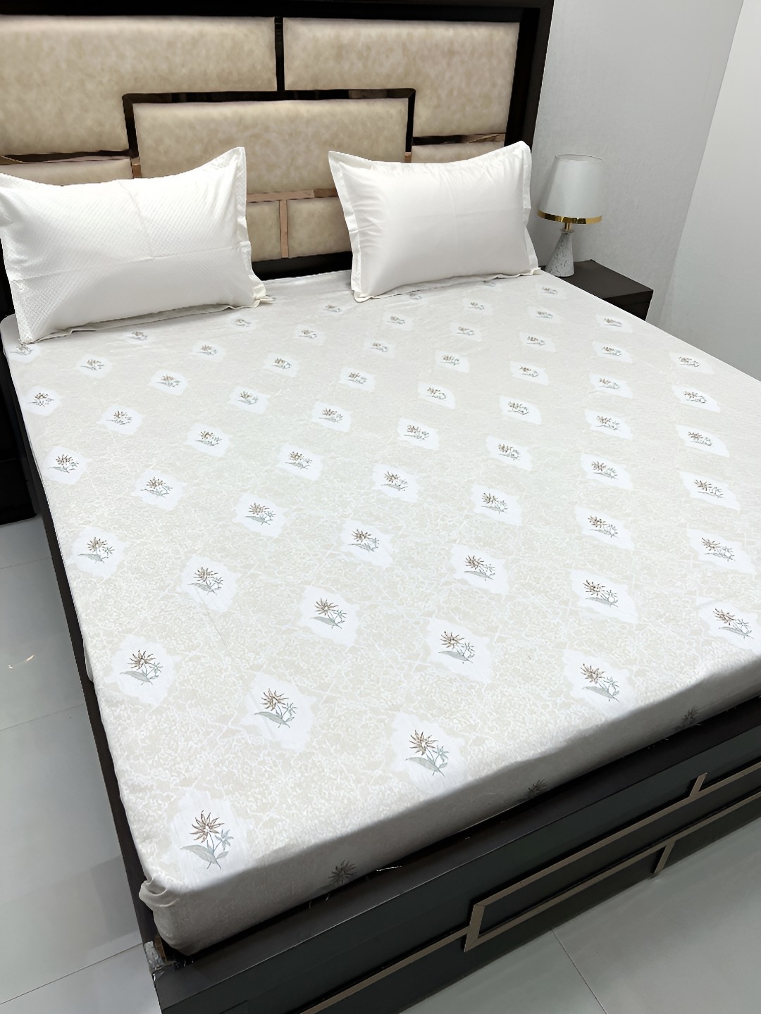 

Pure Decor Yellow & White Floral Cotton 300 TC King Bedsheet with 2 Pillow Covers