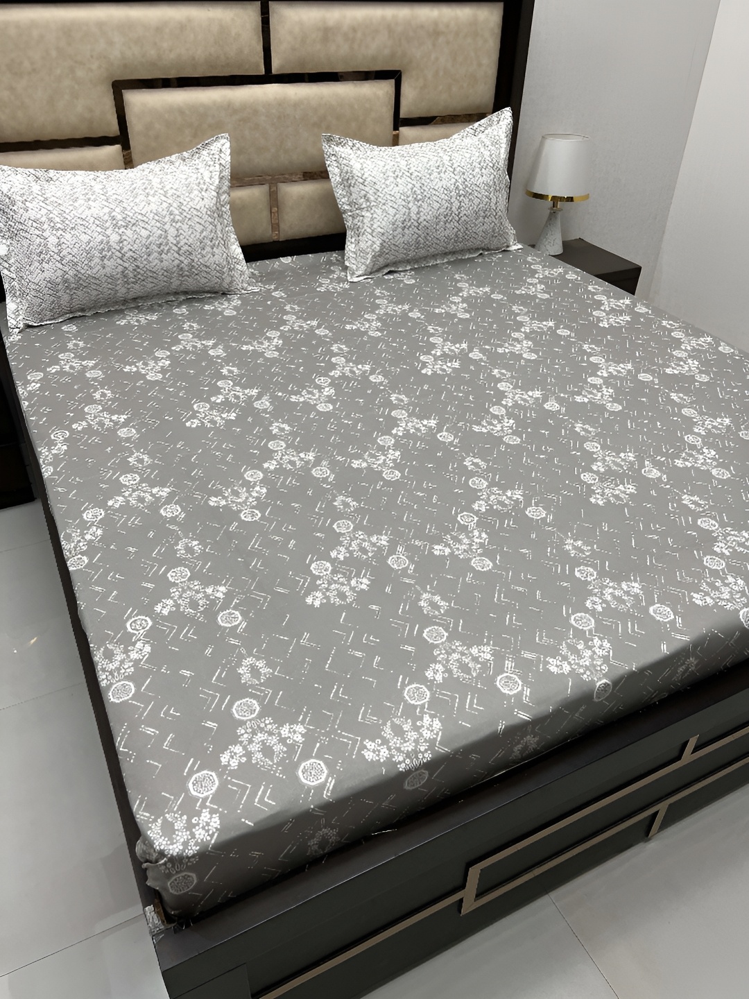 

Pure Decor Grey & White Floral Cotton 300 TC King Bedsheet with 2 Pillow Covers