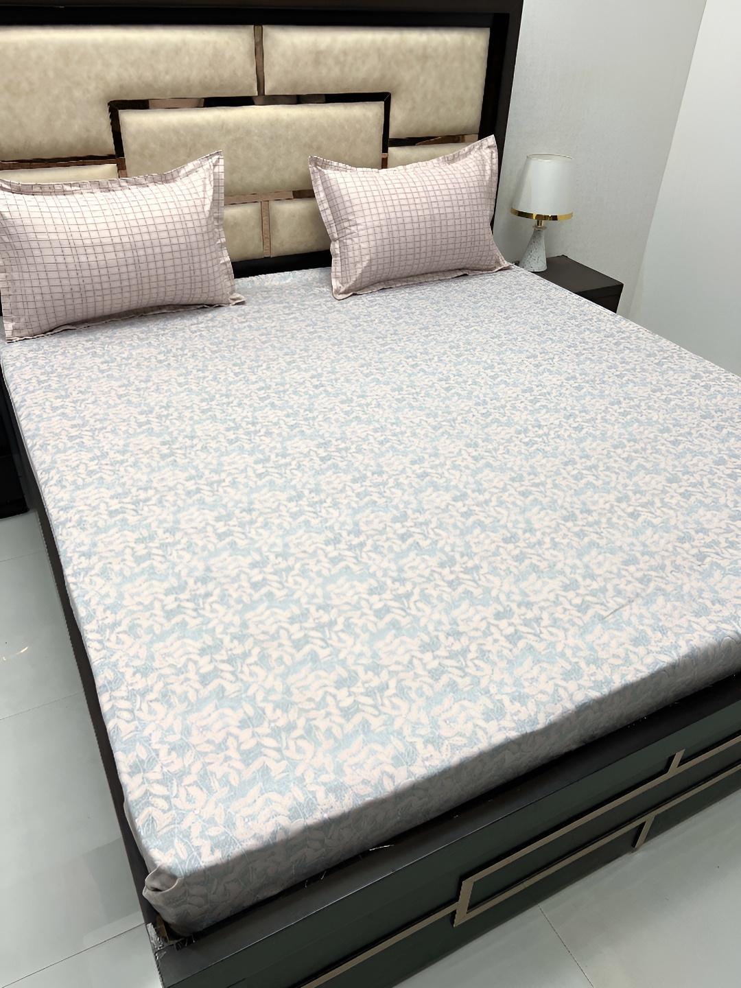 

Pure Decor Beige & White Floral 300 TC King Bedsheet with 2 Pillow Covers