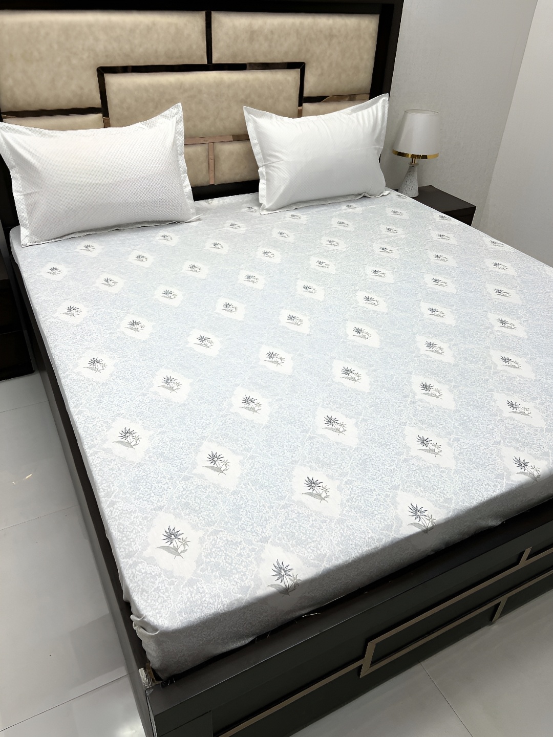 

Pure Decor Grey & White Floral Cotton 300 TC King Bedsheet with 2 Pillow Covers