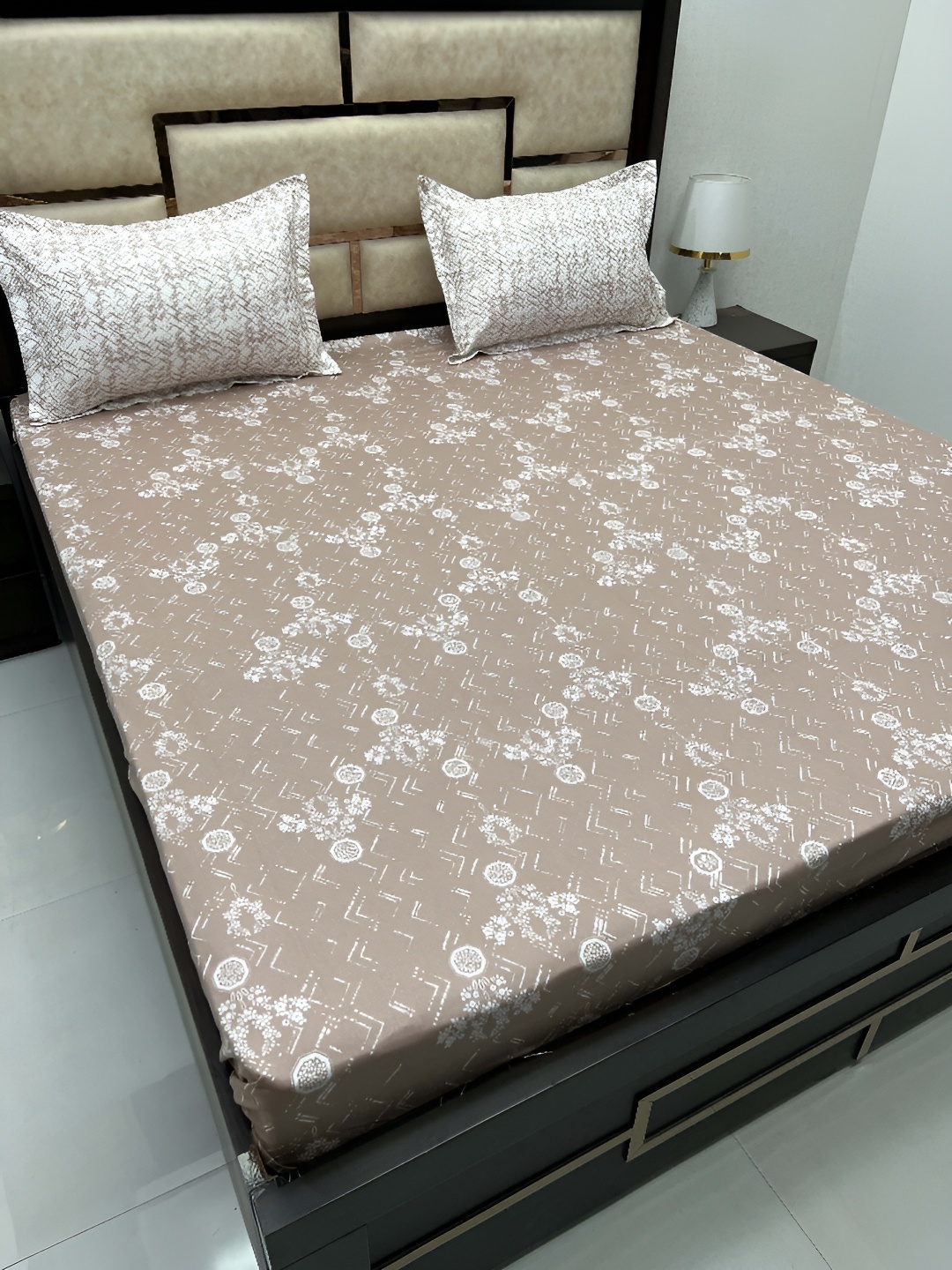 

Pure Decor Brown & White Floral Cotton 300 TC King Bedsheet with 2 Pillow Covers