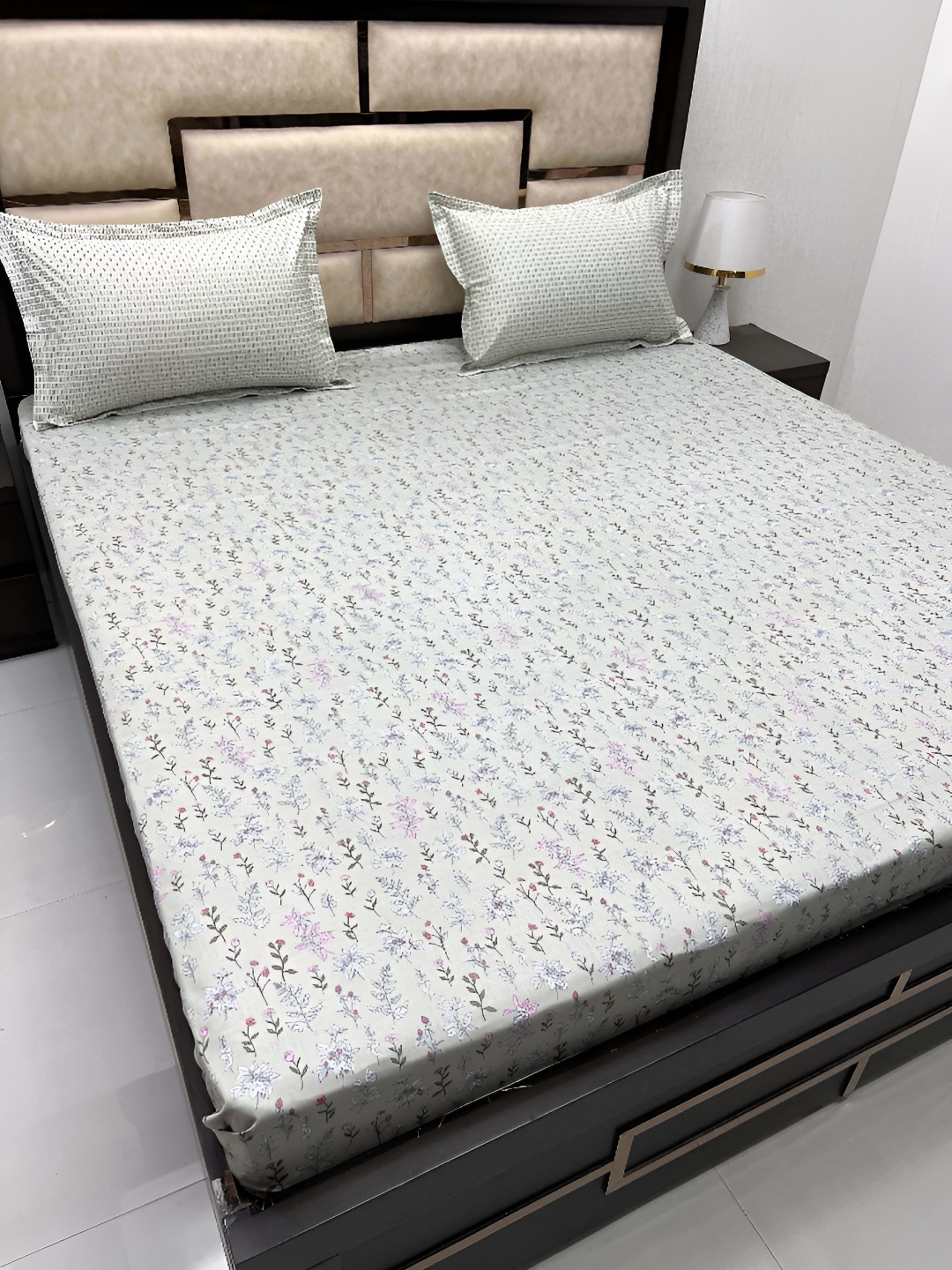 

Pure Decor Green & White Floral 300 TC King Bedsheet with 2 Pillow Covers