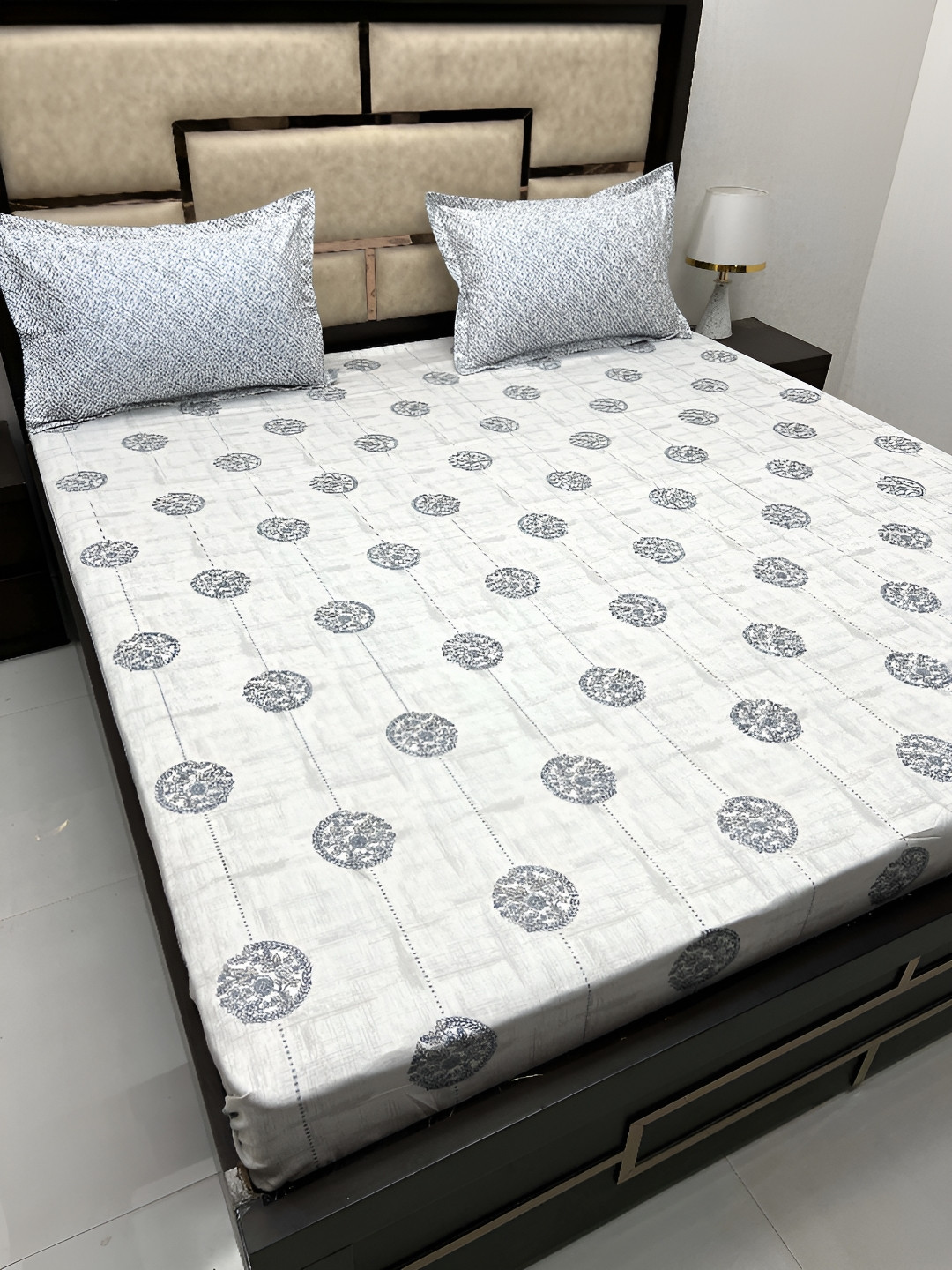 

Pure Decor Grey & White Floral Cotton 300 TC King Bedsheet with 2 Pillow Covers