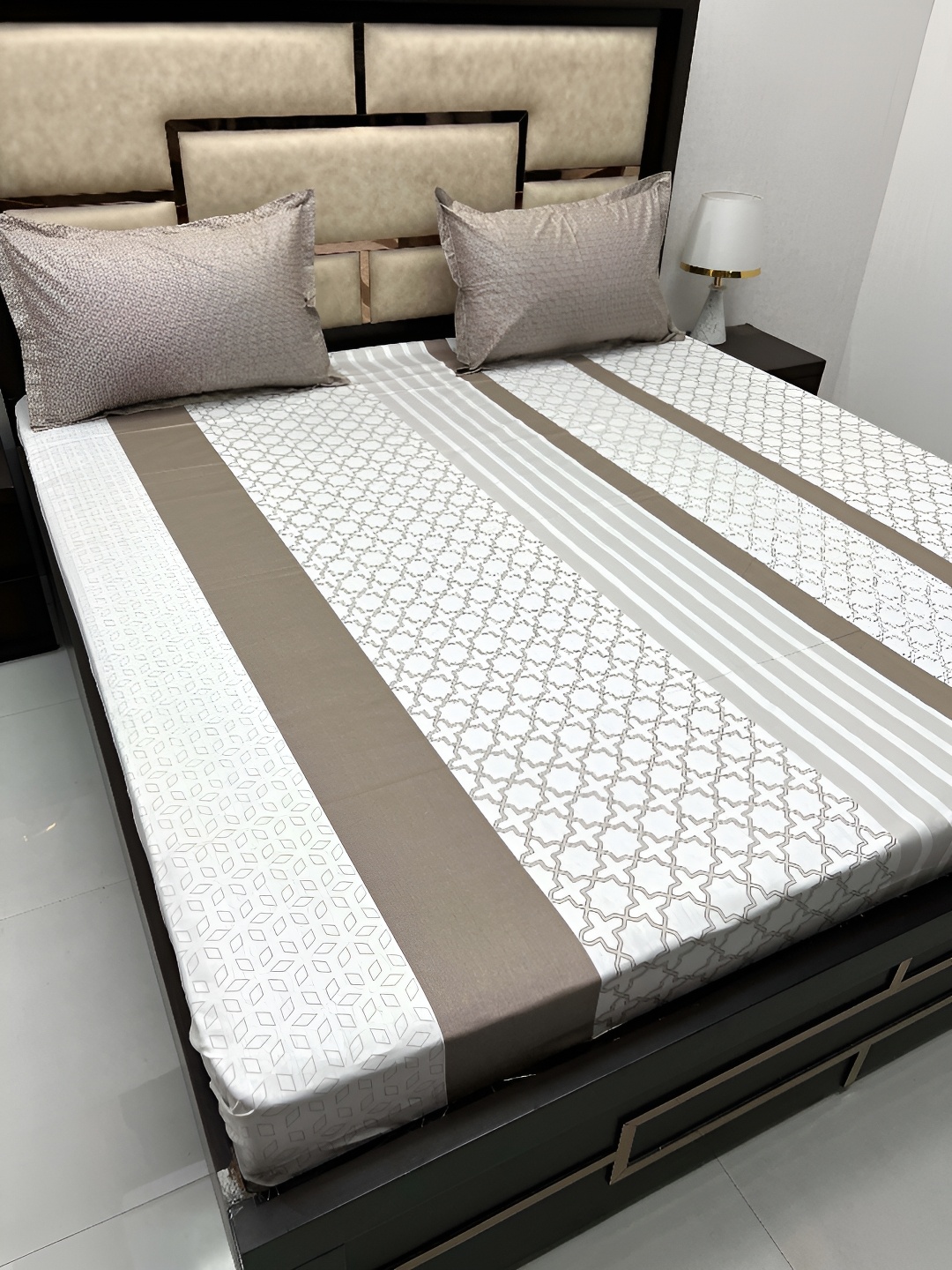 

Pure Decor White Ethnic Motifs Cotton 300 TC King Bedsheet with 2 Pillow Covers