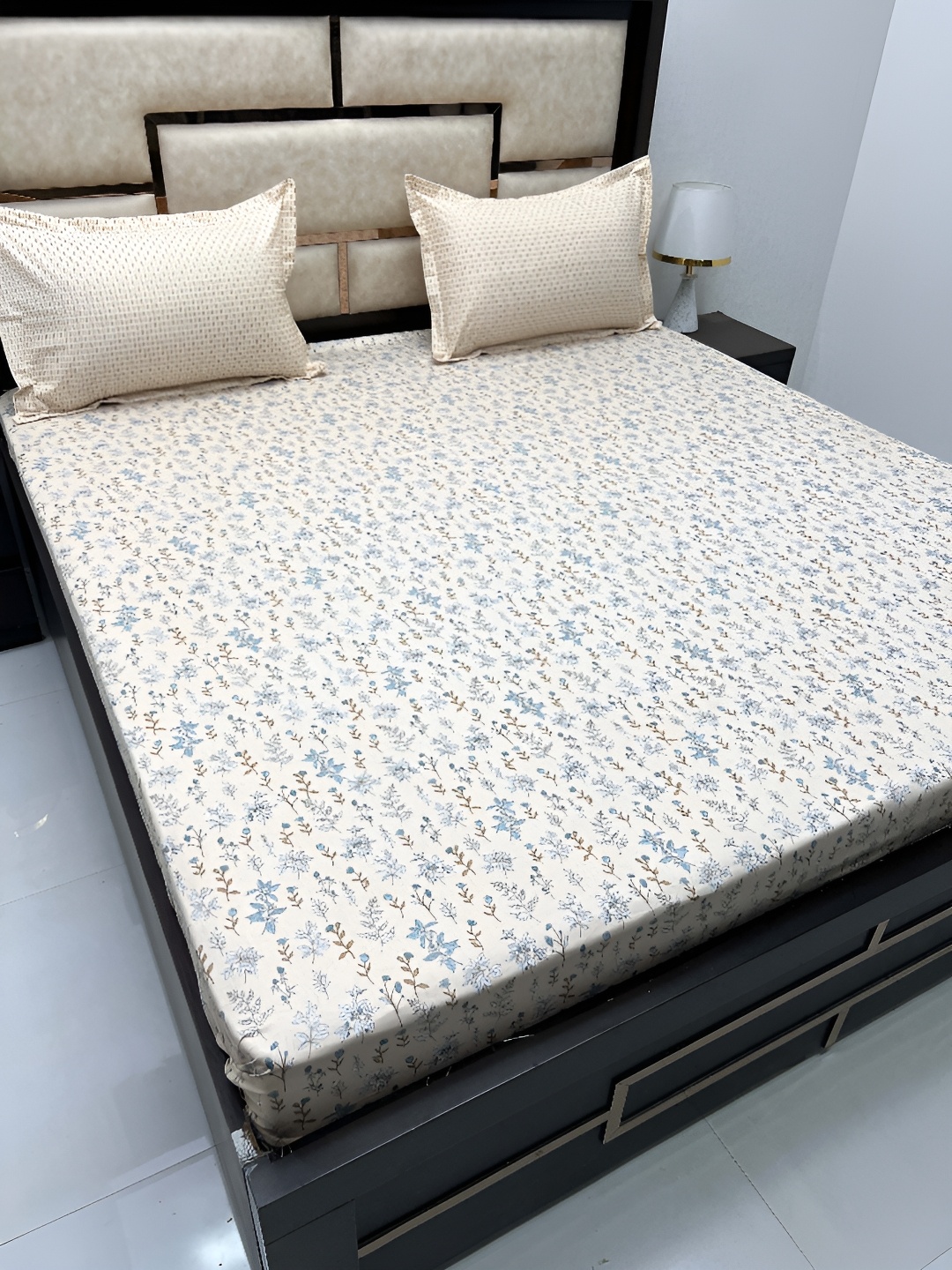 

Pure Decor Yellow & Blue Floral Cotton 300 TC King Bedsheet with 2 Pillow Covers